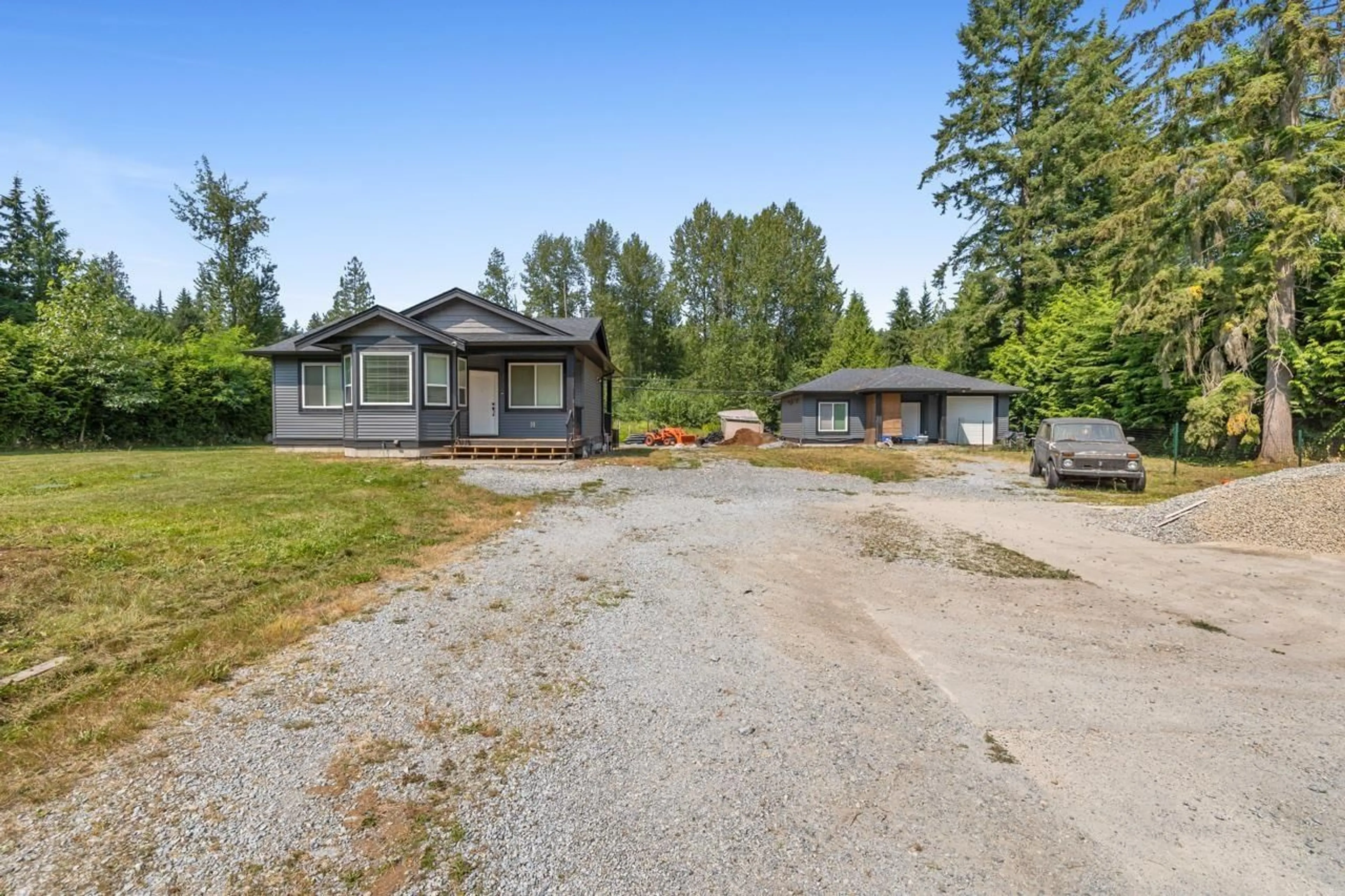 A pic from outside/outdoor area/front of a property/back of a property/a pic from drone, street for 29819 DEWDNEY TRUNK, Mission British Columbia V4S1B7