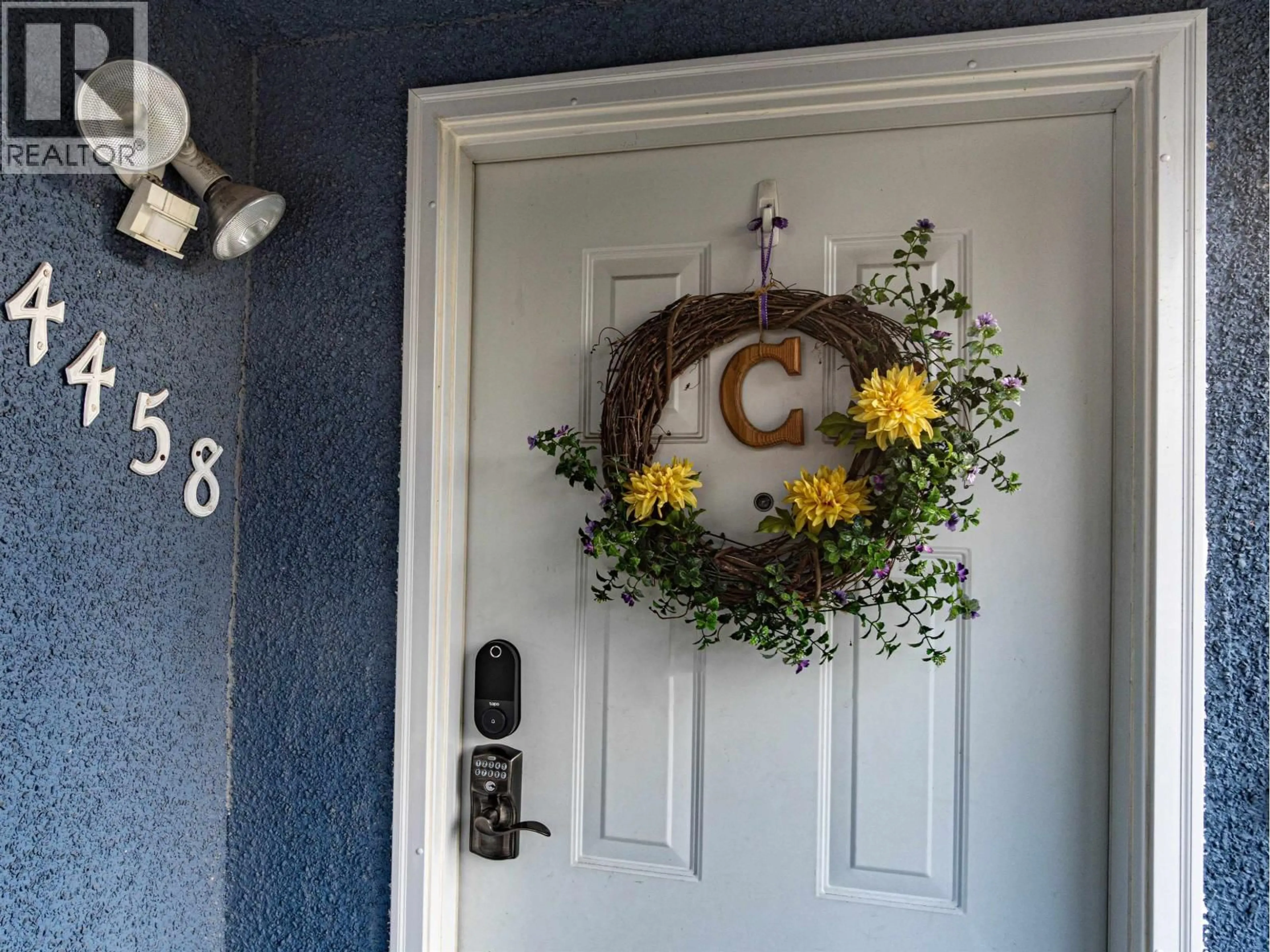 Indoor entryway for 4458 SKEENA STREET, Vancouver British Columbia V5R2L9