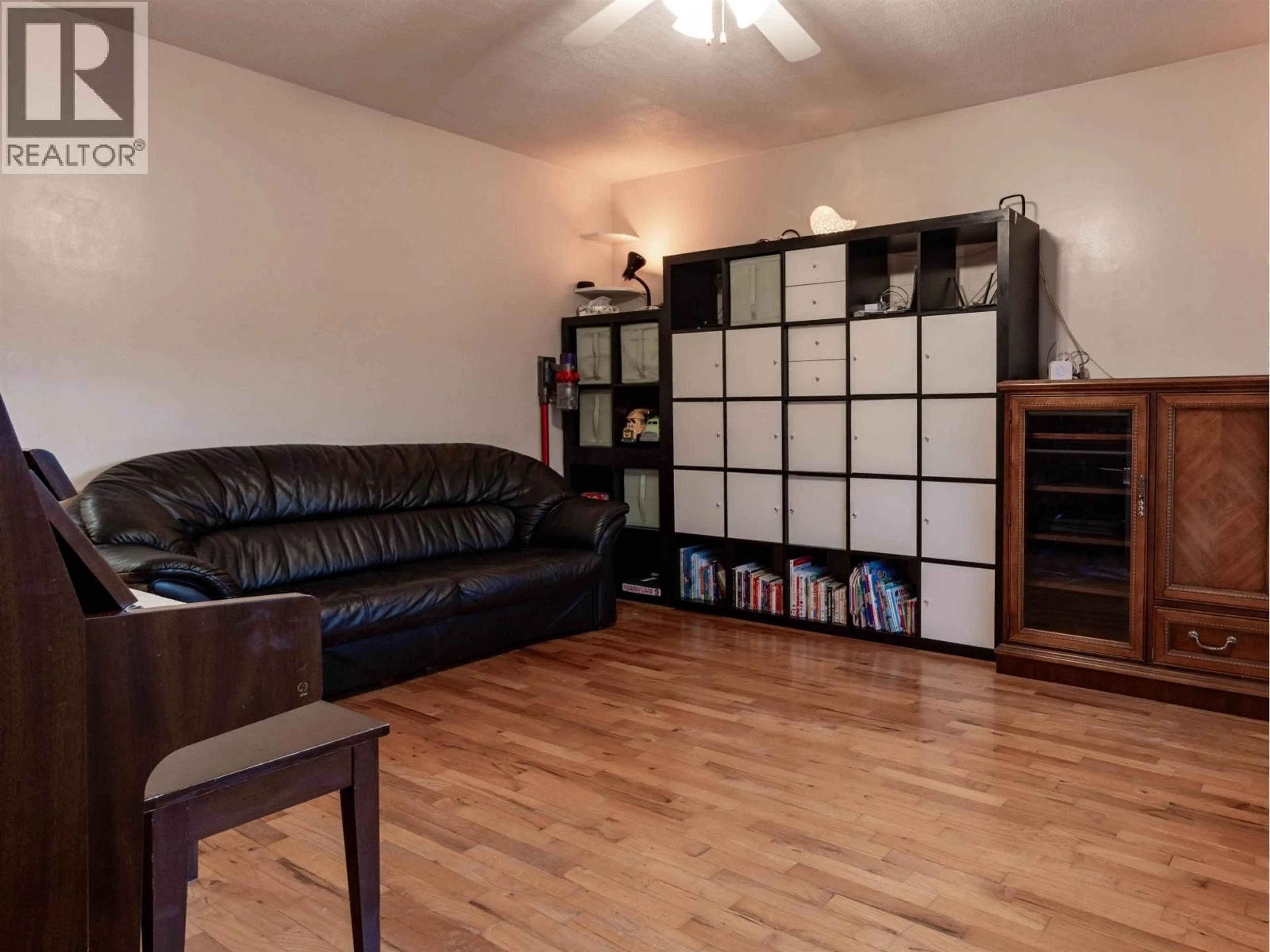 Living room with furniture, wood/laminate floor for 4458 SKEENA STREET, Vancouver British Columbia V5R2L9