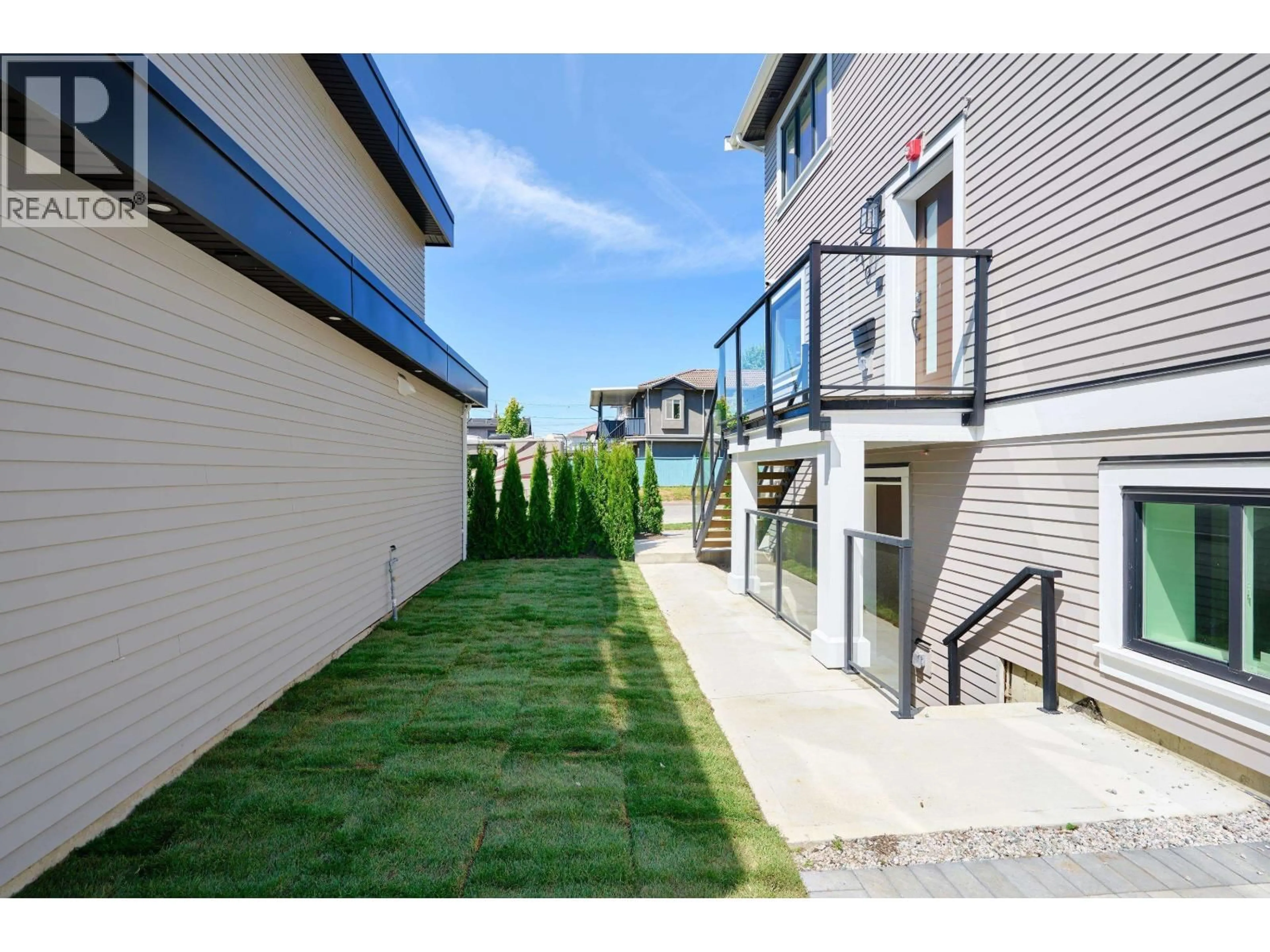 Patio, street for 810 51ST AVENUE, Vancouver British Columbia V5X1E5