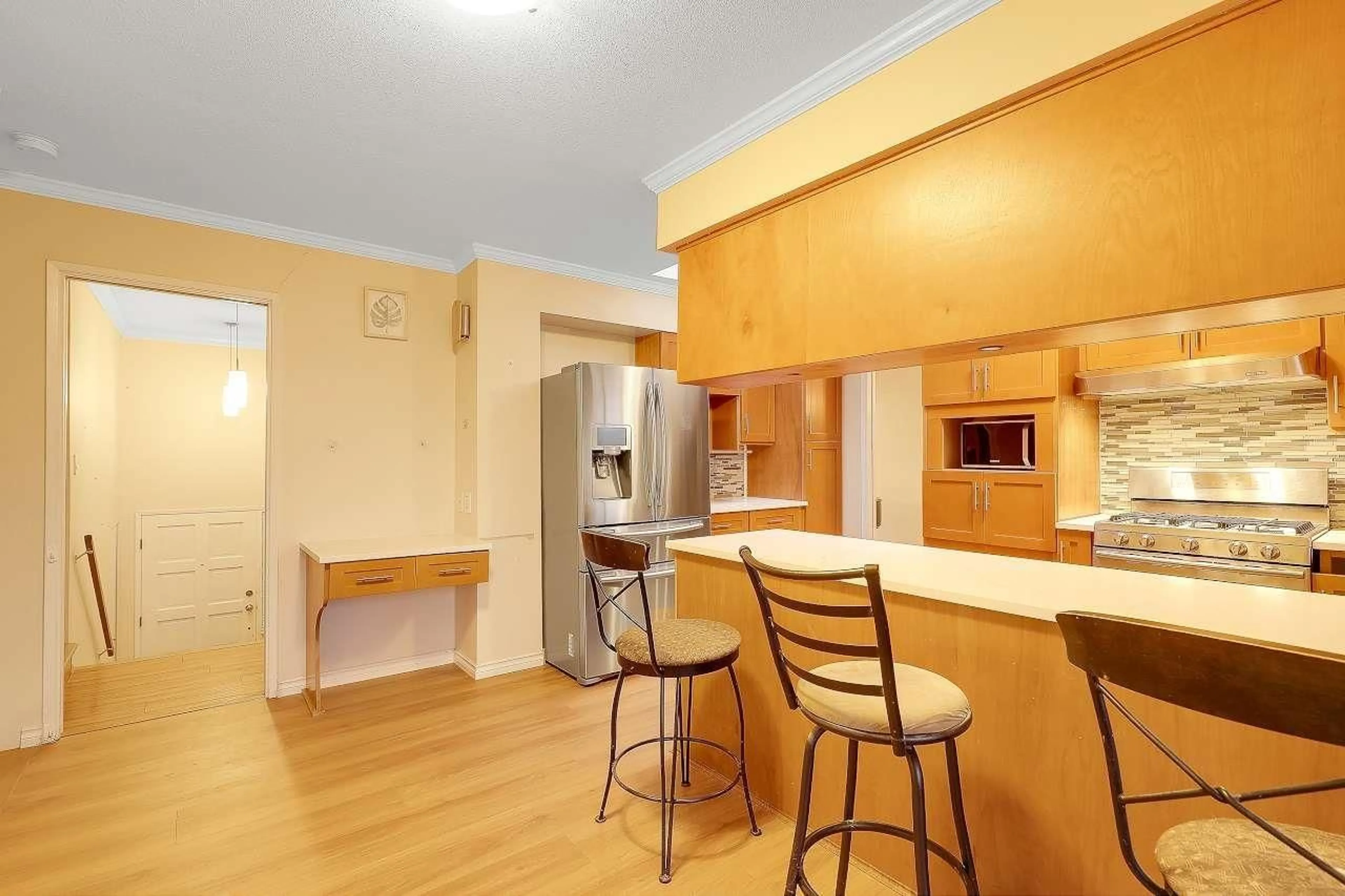 Standard kitchen, unknown for 11685 95A, Delta British Columbia V4C7A9