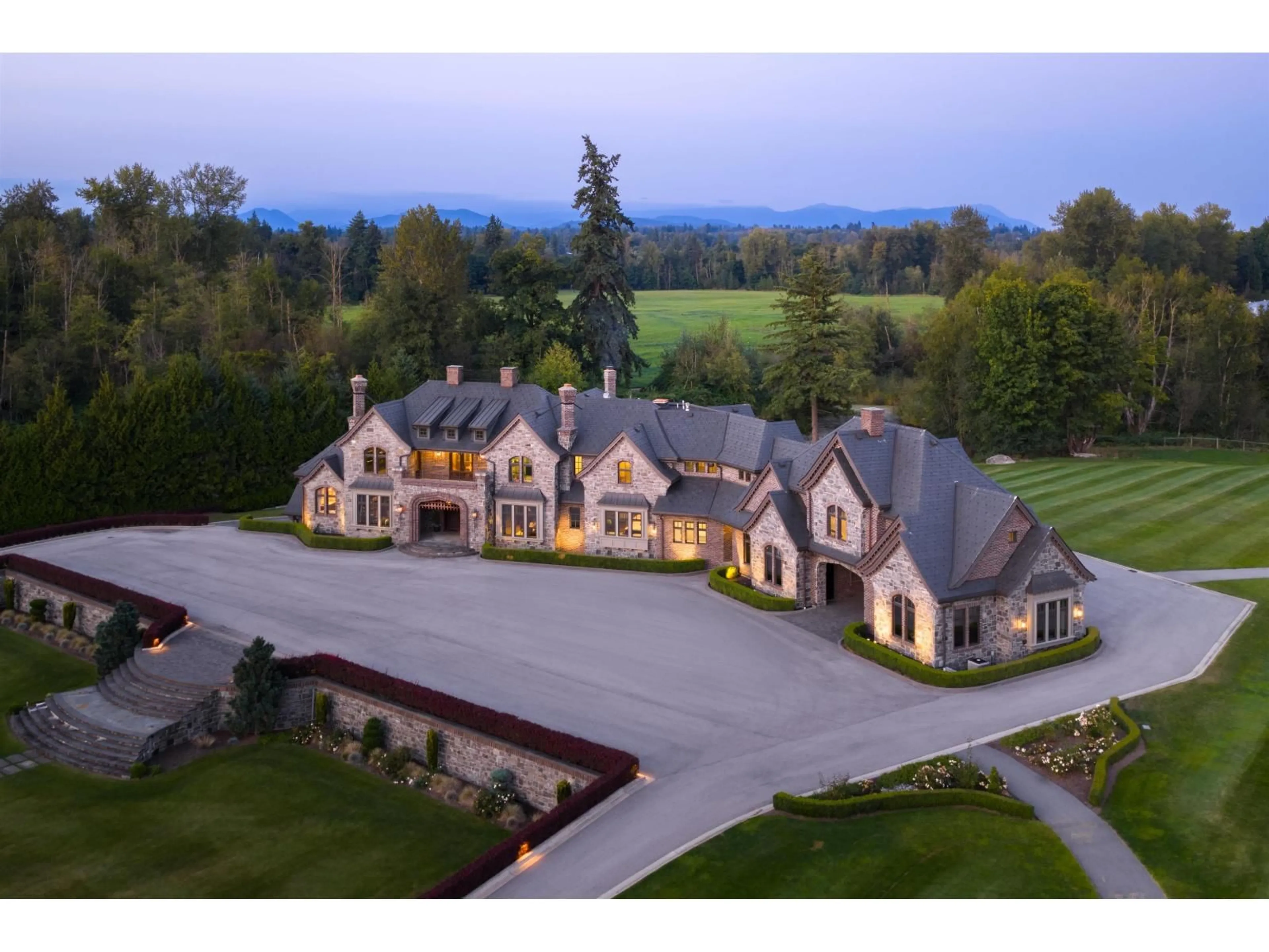 A pic from outside/outdoor area/front of a property/back of a property/a pic from drone, mountain view for 6124 272, Langley British Columbia V4W1S6
