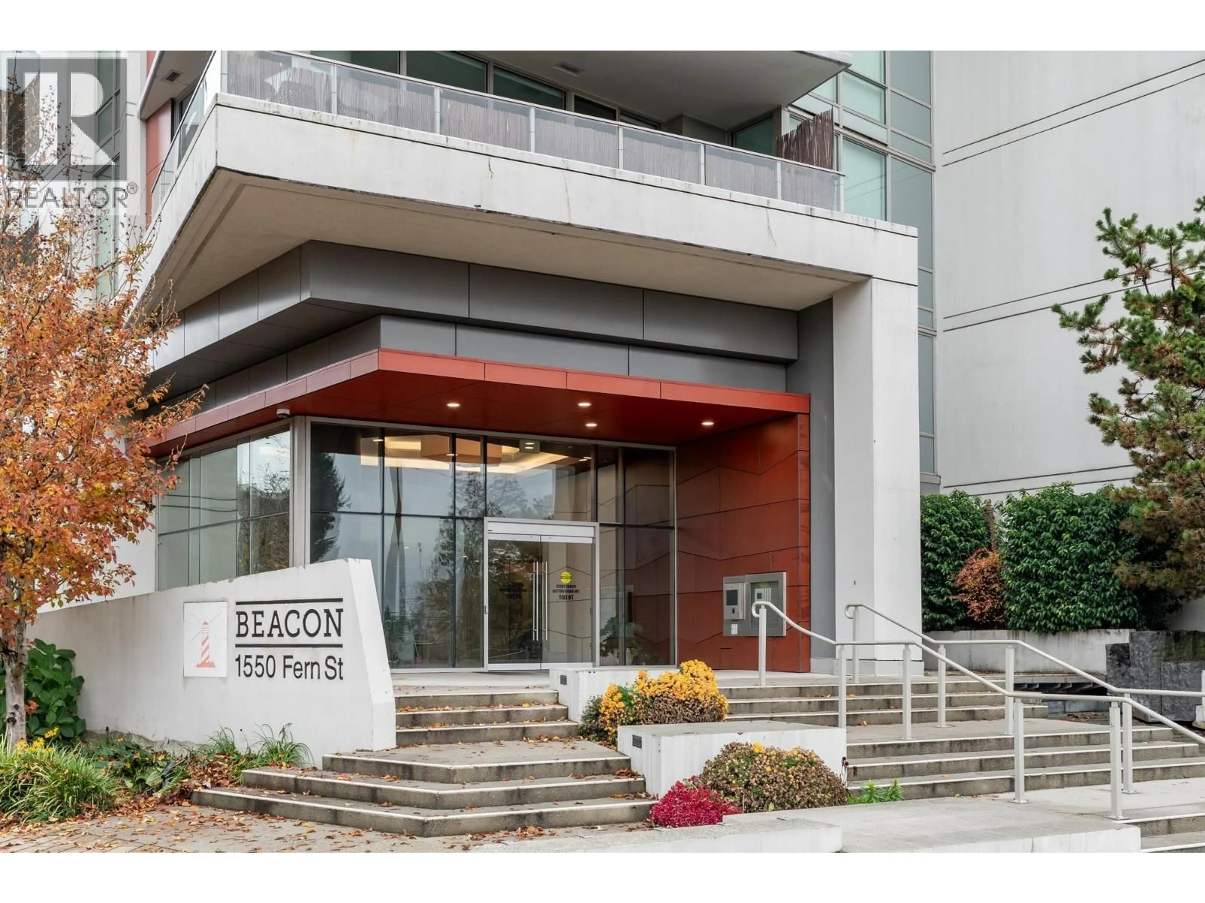 Indoor foyer for 1501 - 1550 FERN STREET, North Vancouver British Columbia V7J0A9