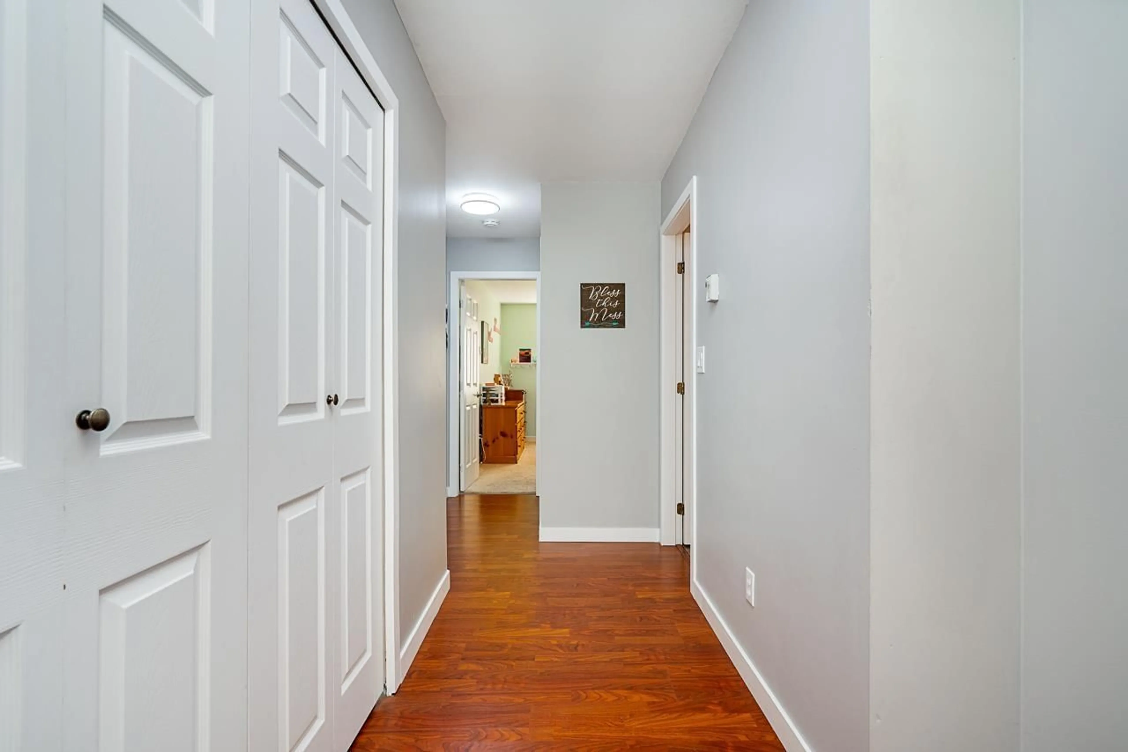 Indoor entryway for 309 - 45222 WATSON ROAD, Chilliwack British Columbia V2R3J4