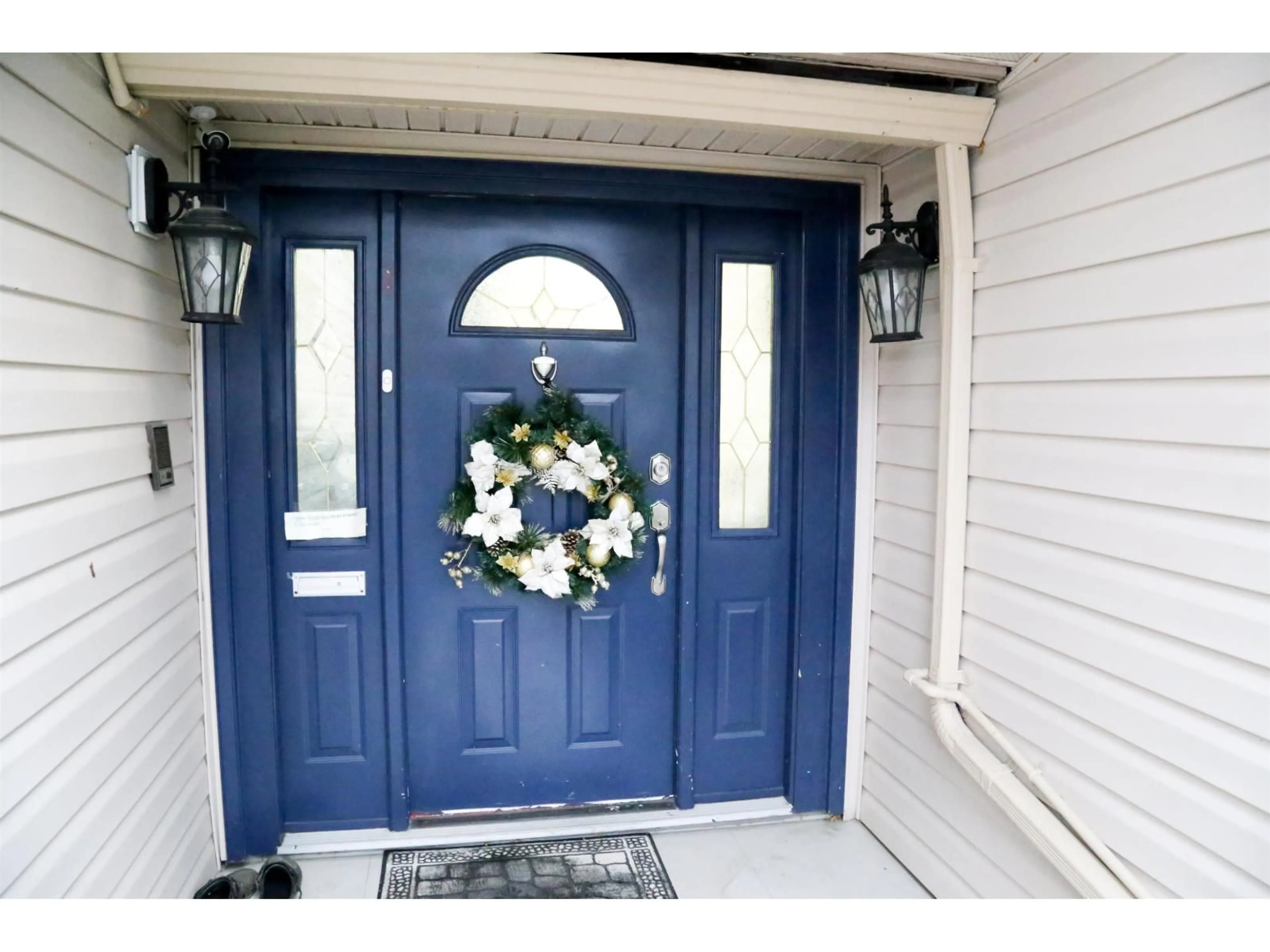 Indoor entryway for 14183 72A AVENUE, Surrey British Columbia V3W2R2