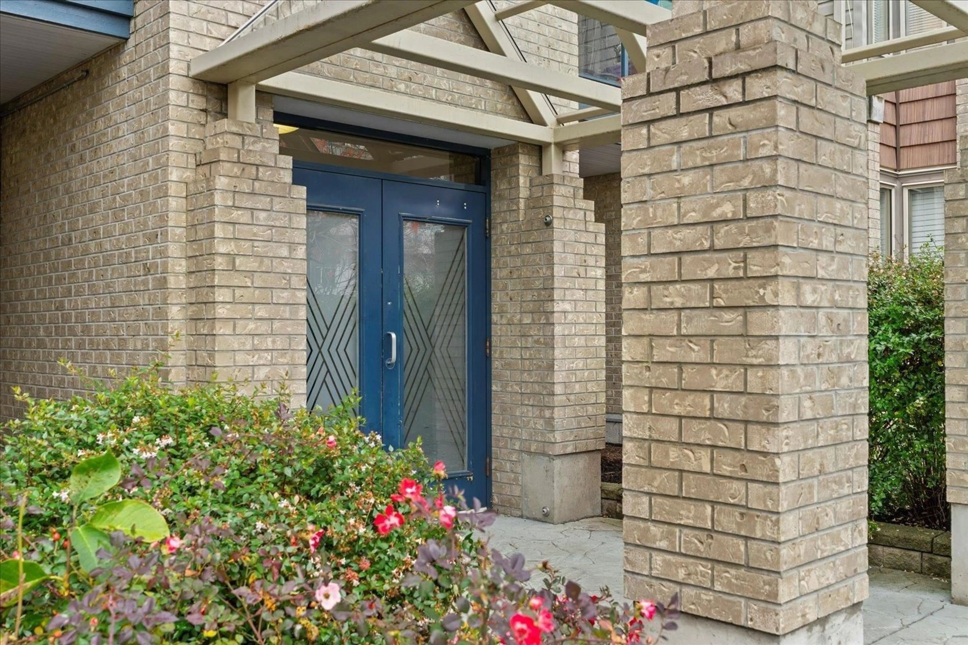 Unknown for 301 - 20237 54 AVENUE, Langley British Columbia V3A3W2