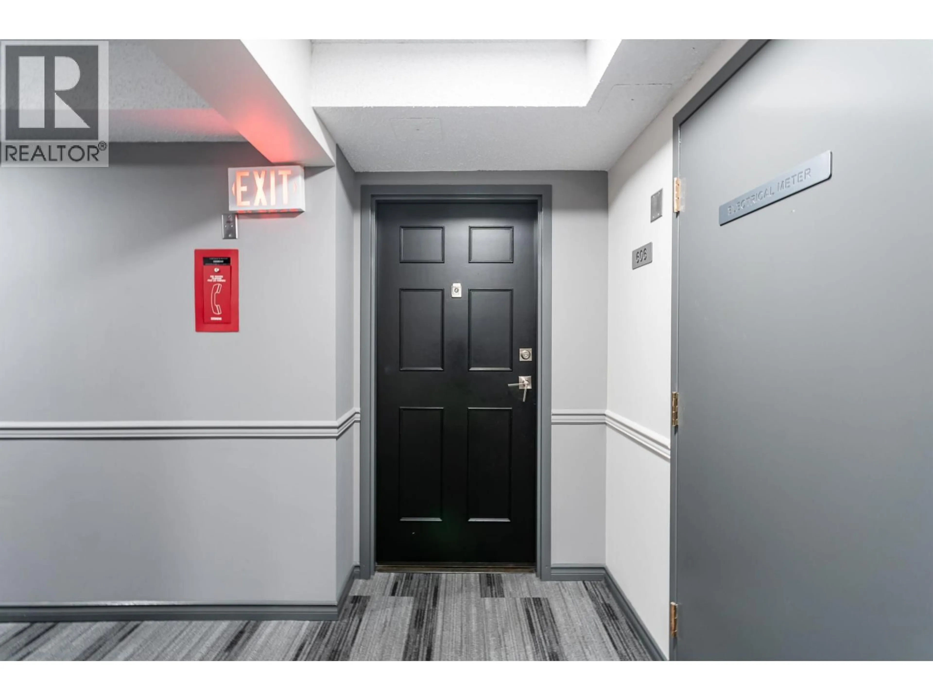 Indoor foyer for 606 - 3980 CARRIGAN COURT, Burnaby British Columbia V3N4S6