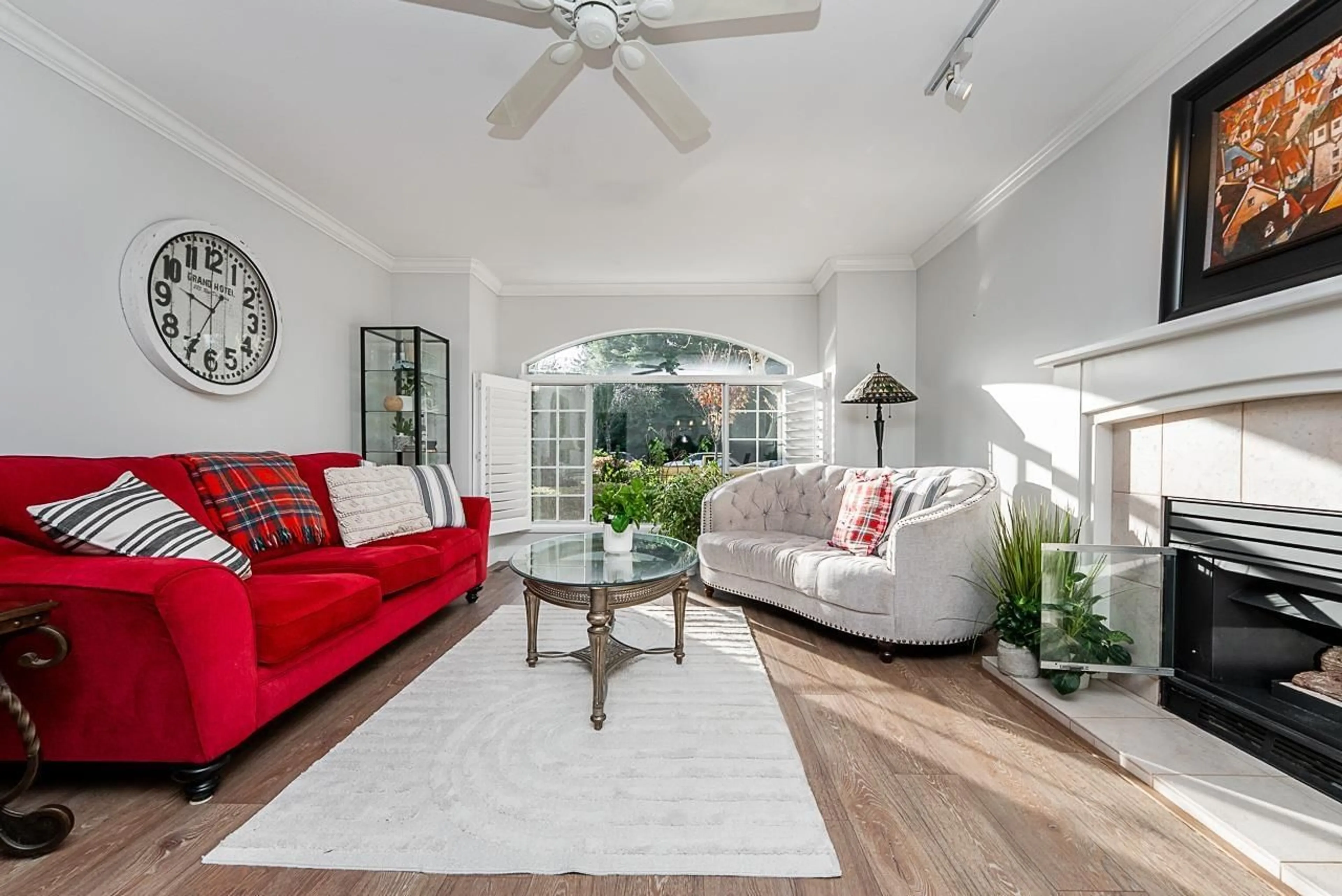 Living room with furniture, unknown for 16545 10 AVENUE, Surrey British Columbia V4A9S1