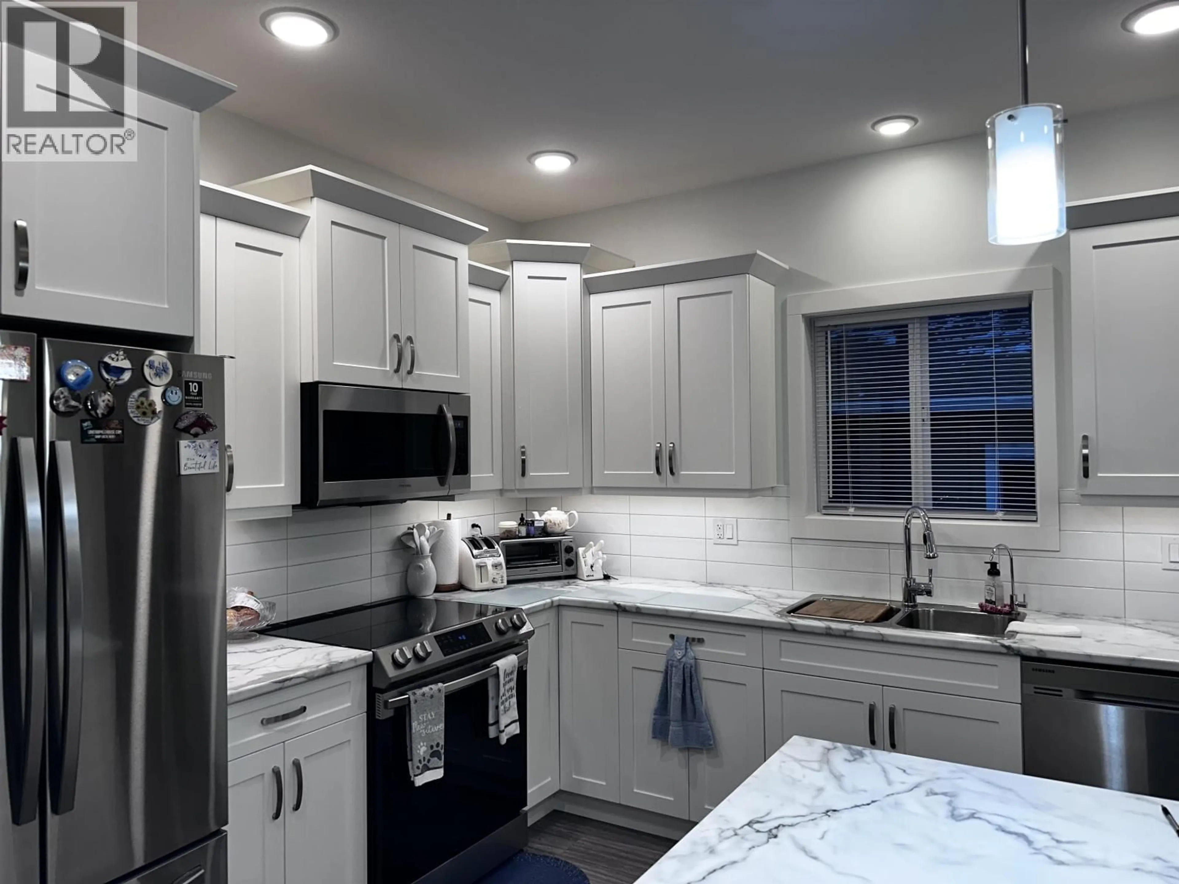 Open concept kitchen, ceramic/tile floor for 382 SANDHILL CRESCENT, 100 Mile House British Columbia V0K2E0