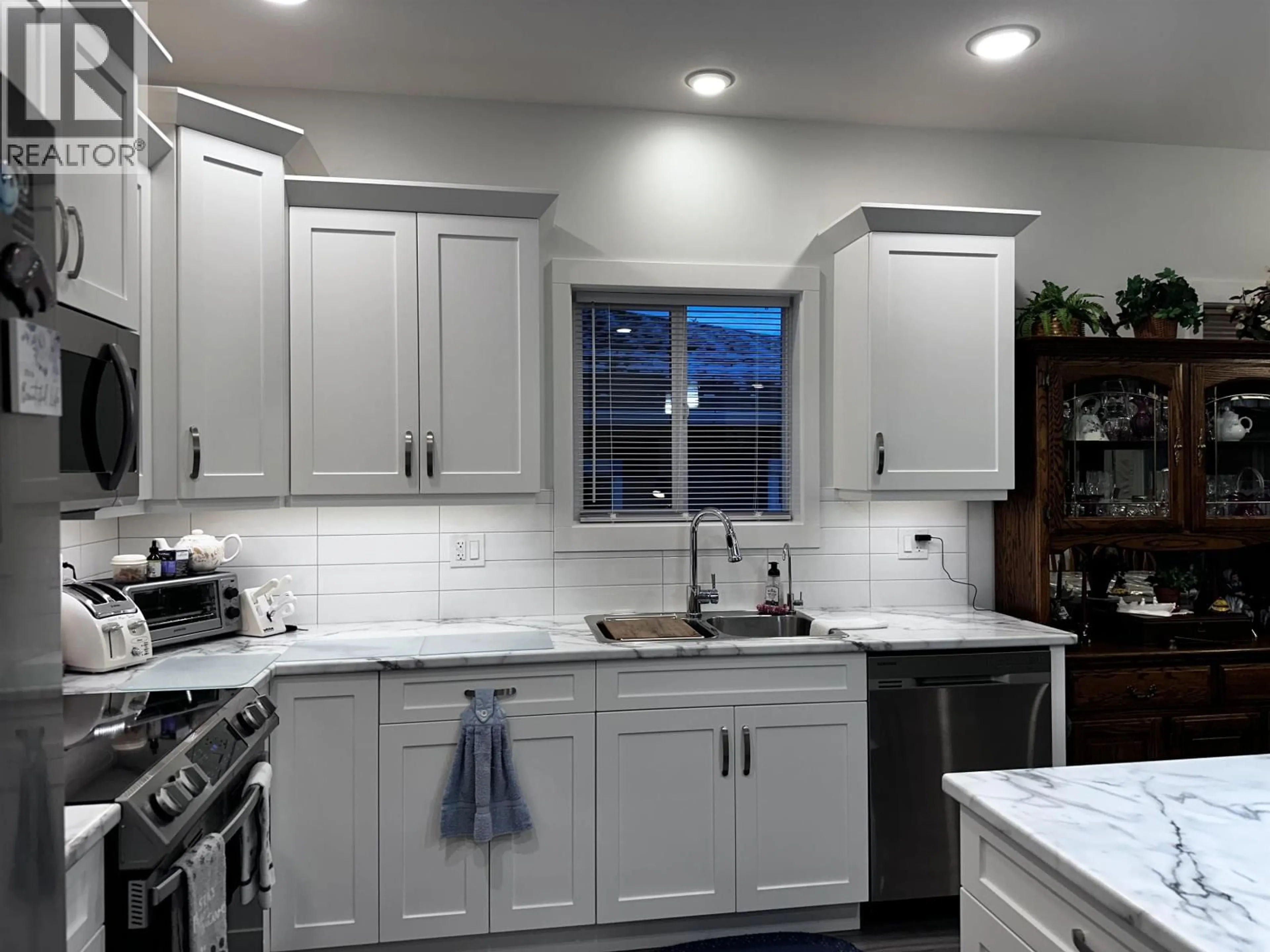 Unknown for 382 SANDHILL CRESCENT, 100 Mile House British Columbia V0K2E0