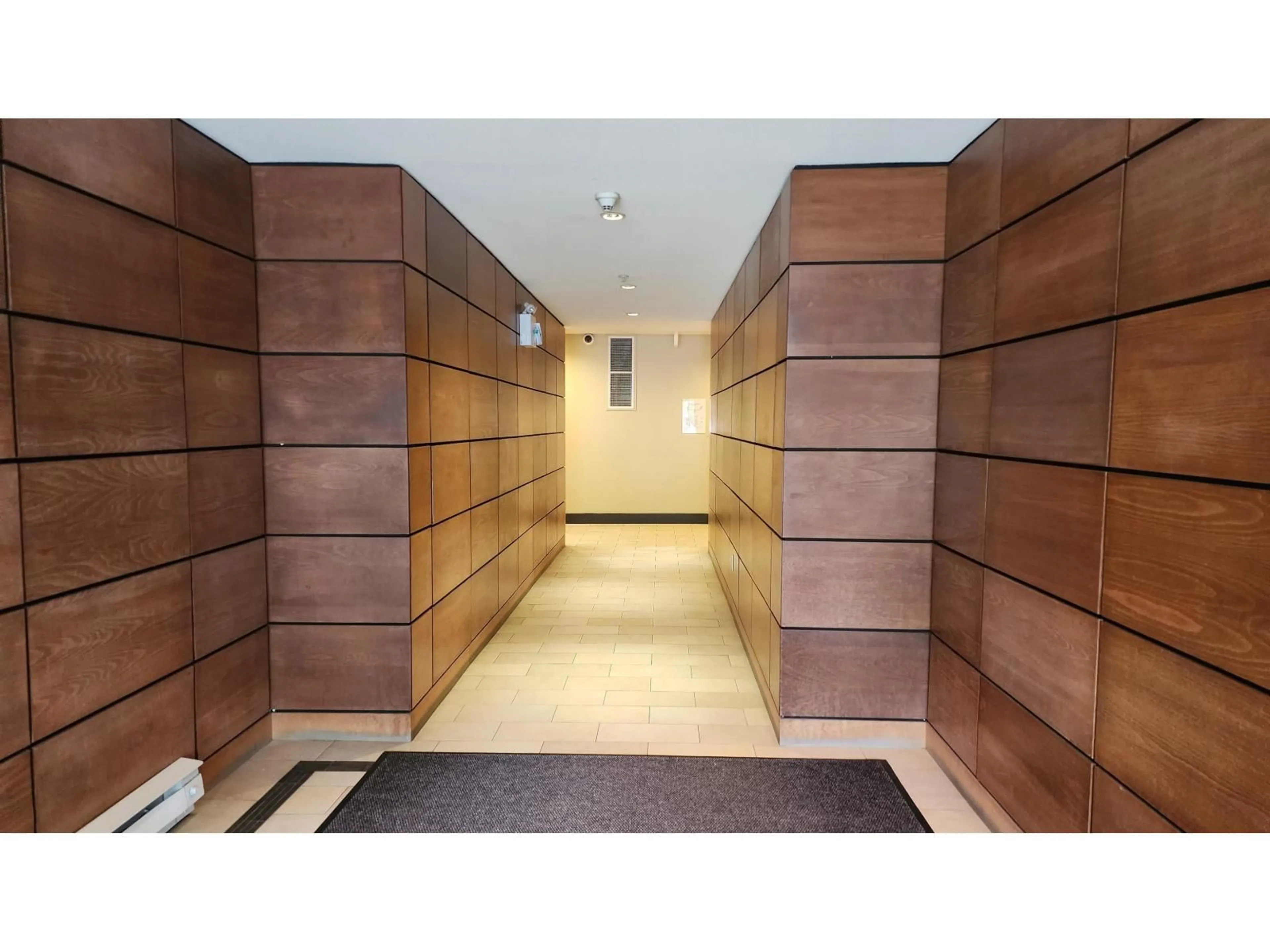 Indoor foyer for 406 - 10088 148 STREET, Surrey British Columbia V3R3M9