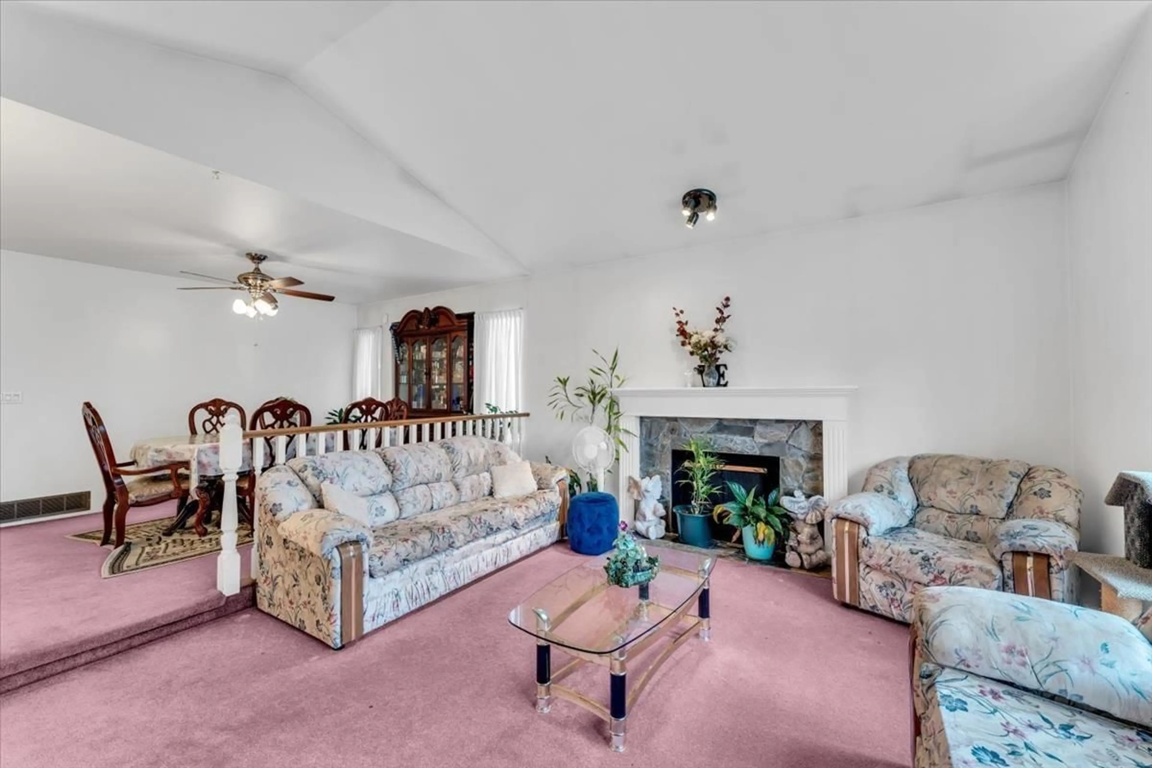 Living room with furniture, carpet floor for 16059 93 AVENUE, Surrey British Columbia V4N3E3