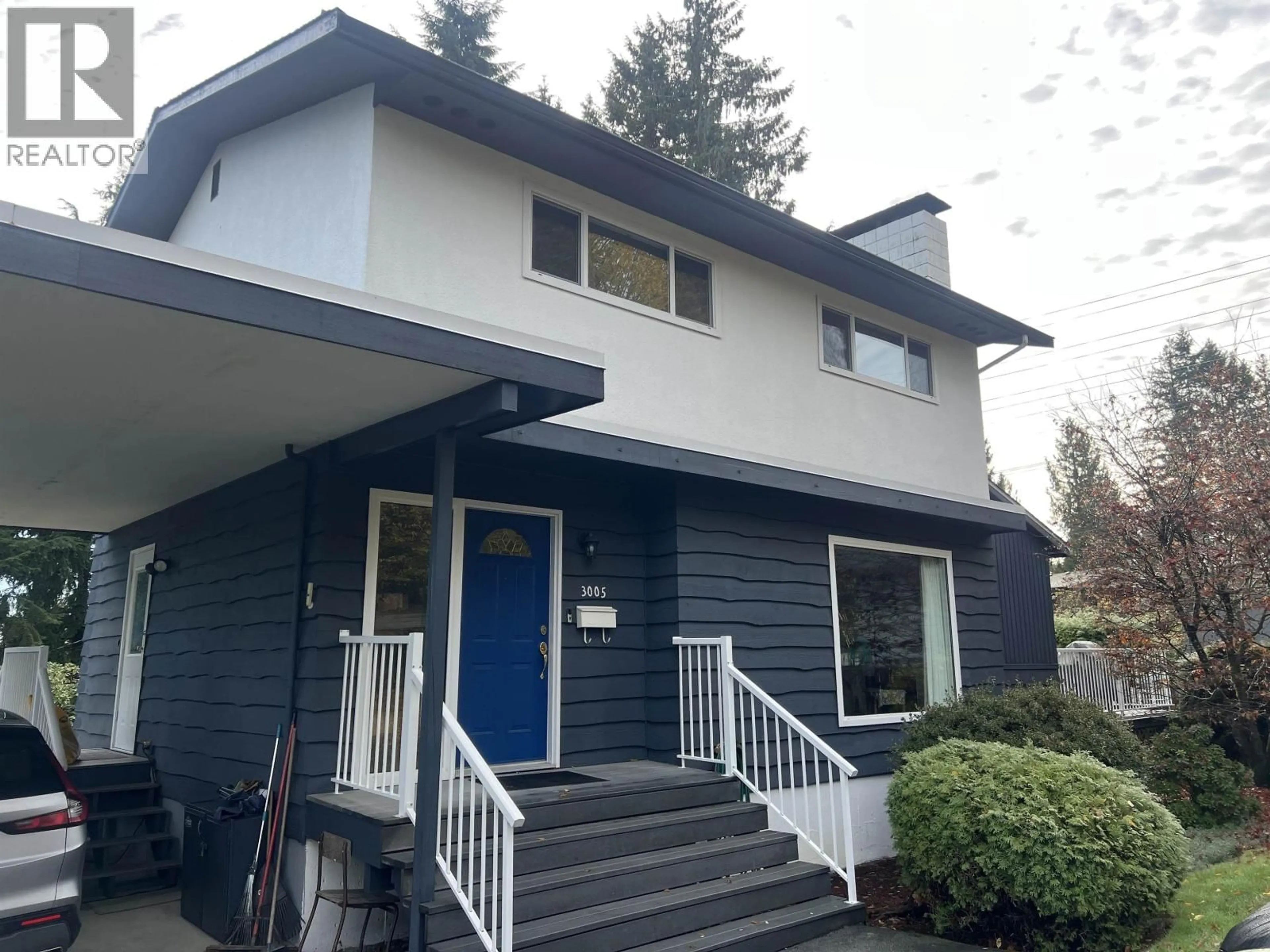 Home with vinyl exterior material, street for 3005 FLEET STREET, Coquitlam British Columbia V3C3S1