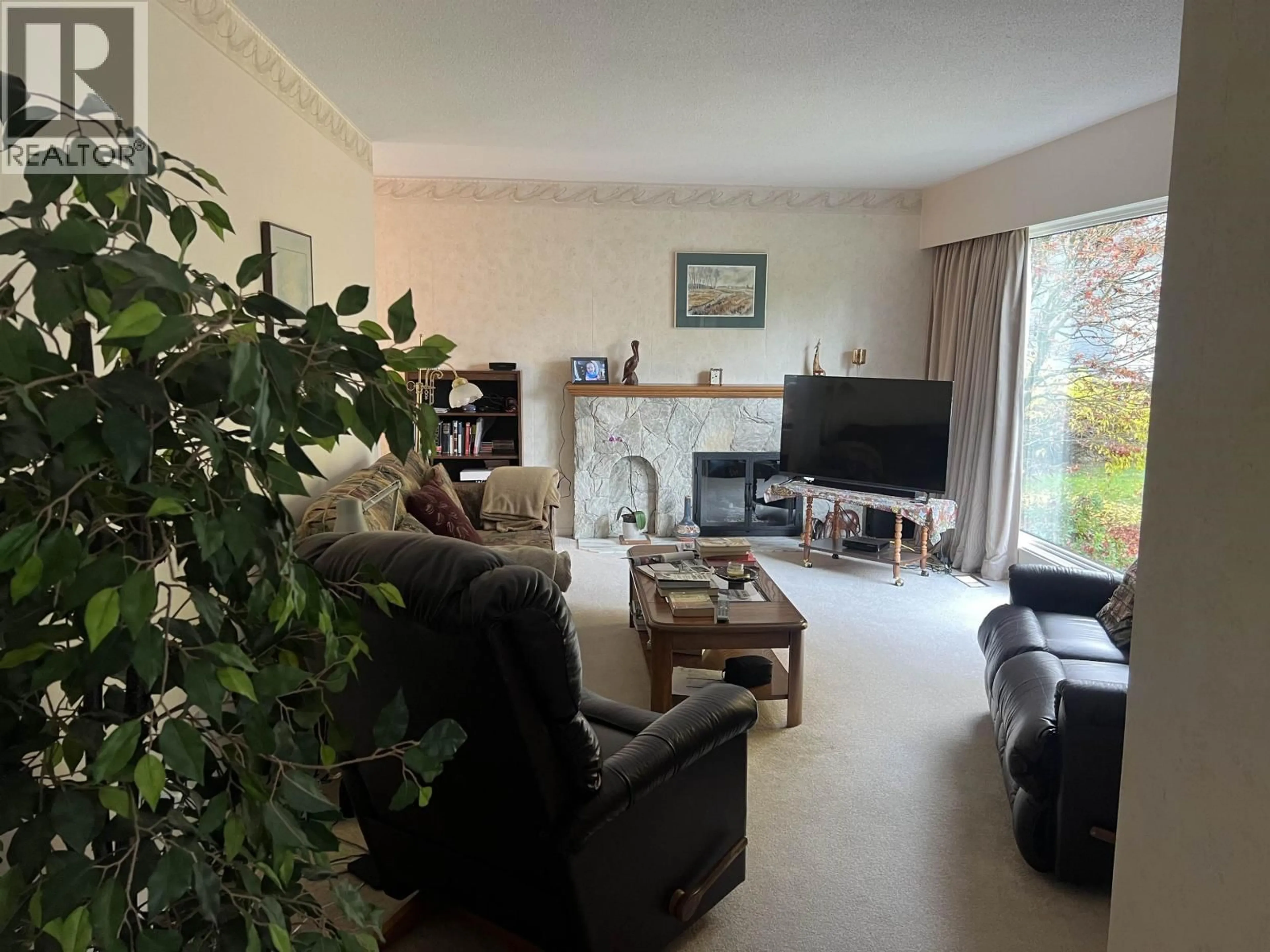 Living room with furniture, floor is not visible for 3005 FLEET STREET, Coquitlam British Columbia V3C3S1