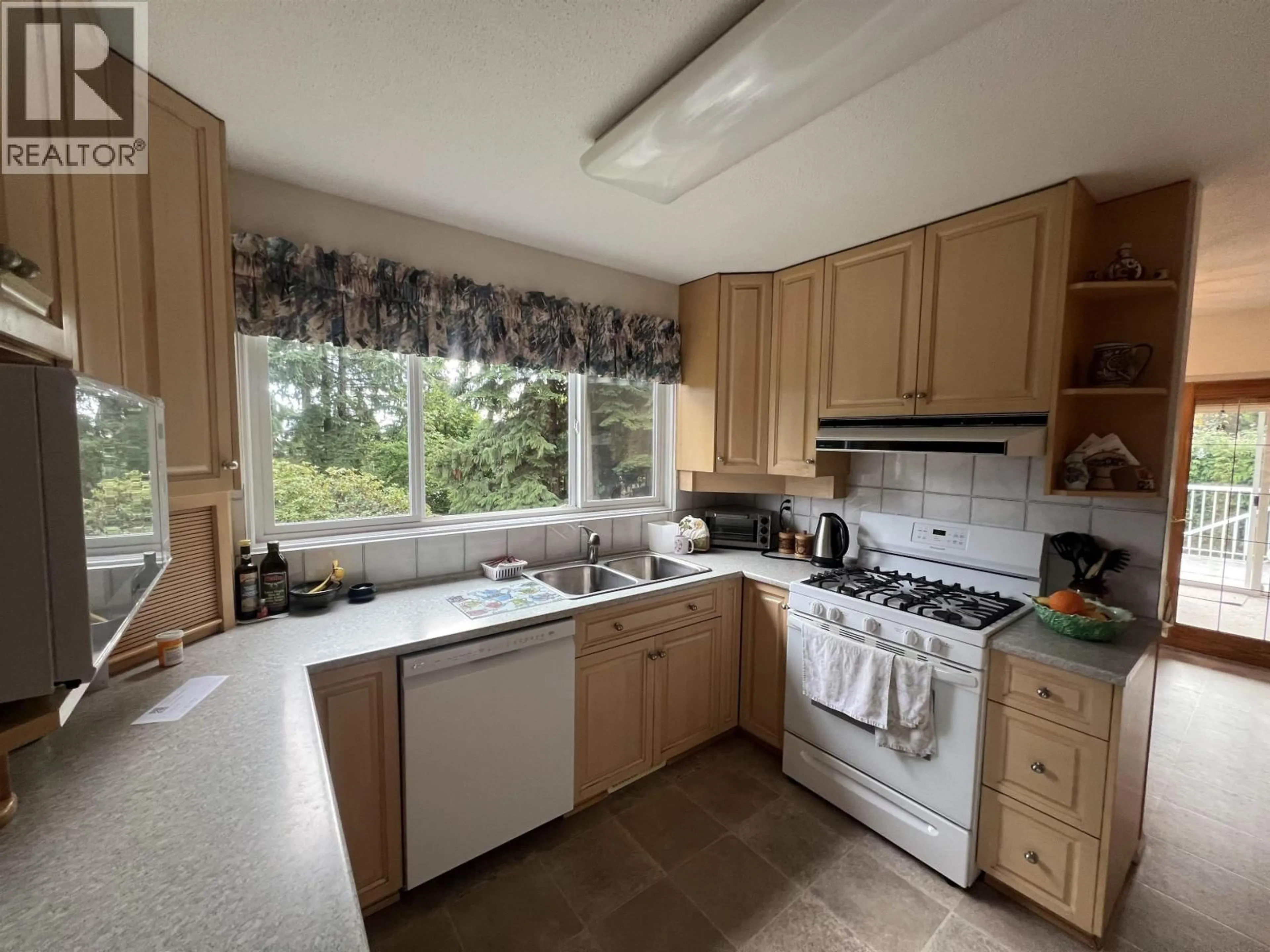Standard kitchen, unknown for 3005 FLEET STREET, Coquitlam British Columbia V3C3S1