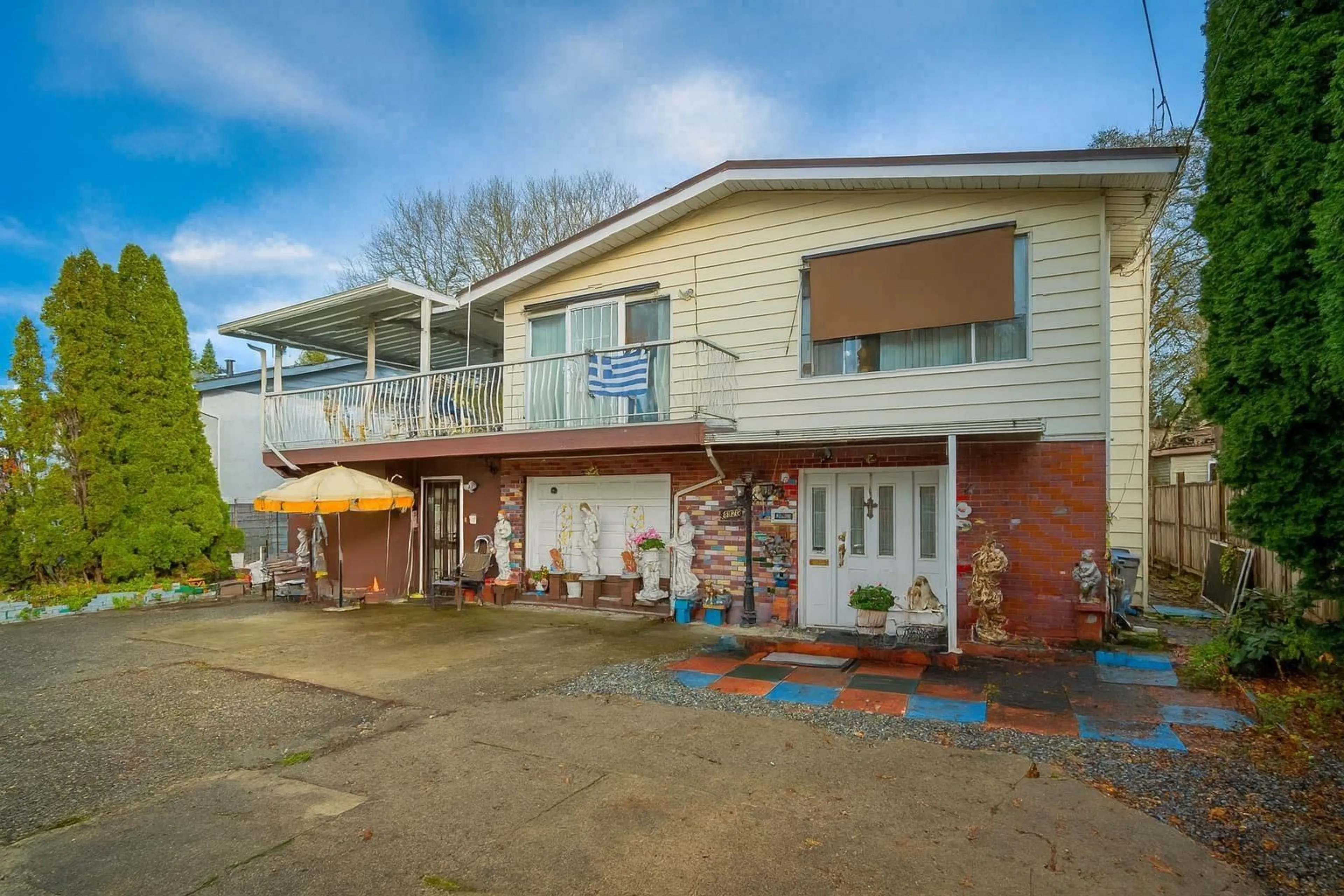 A pic from outside/outdoor area/front of a property/back of a property/a pic from drone, building for 4820 200, Langley British Columbia V3A1L5