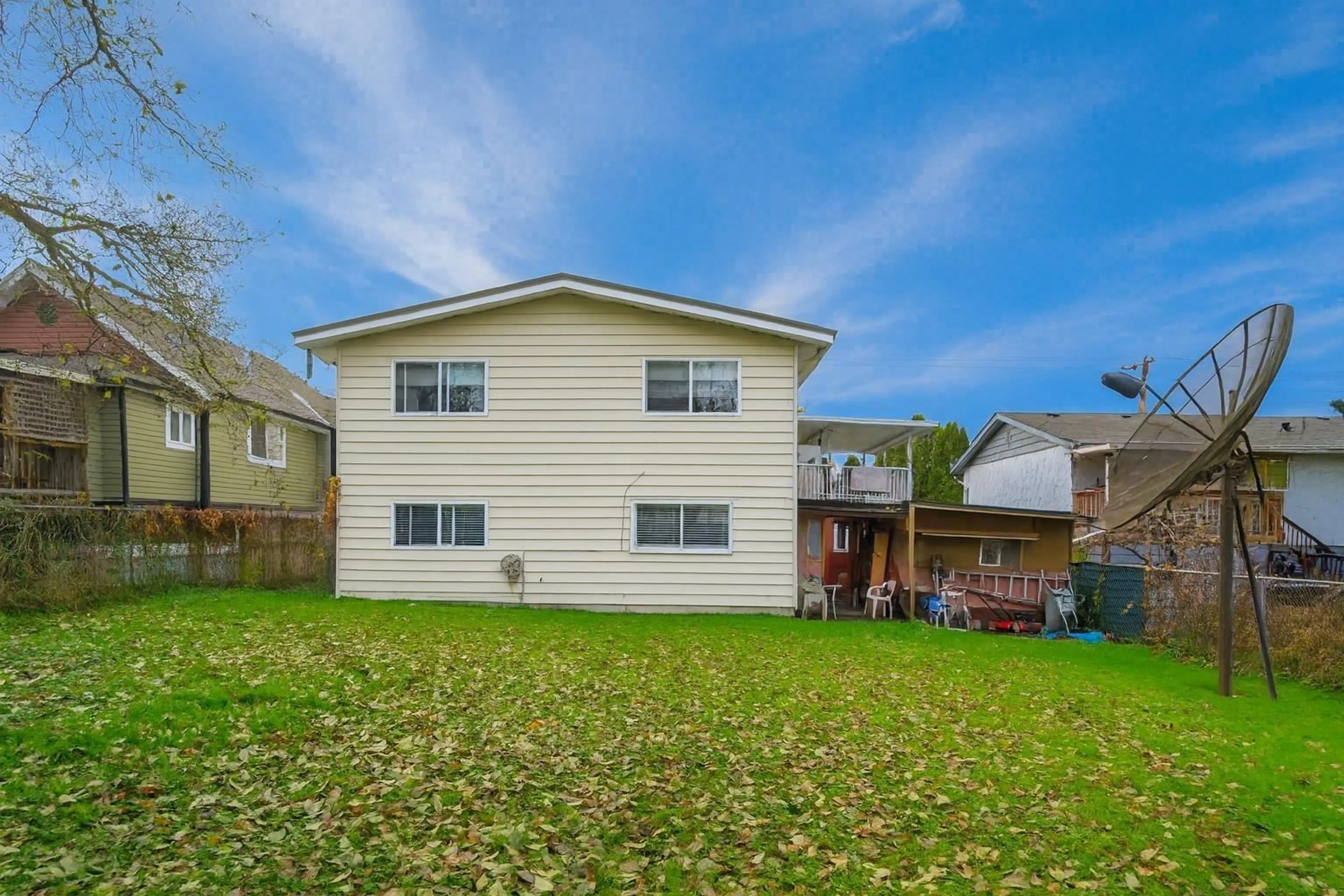 Home with vinyl exterior material, unknown for 4820 200, Langley British Columbia V3A1L5