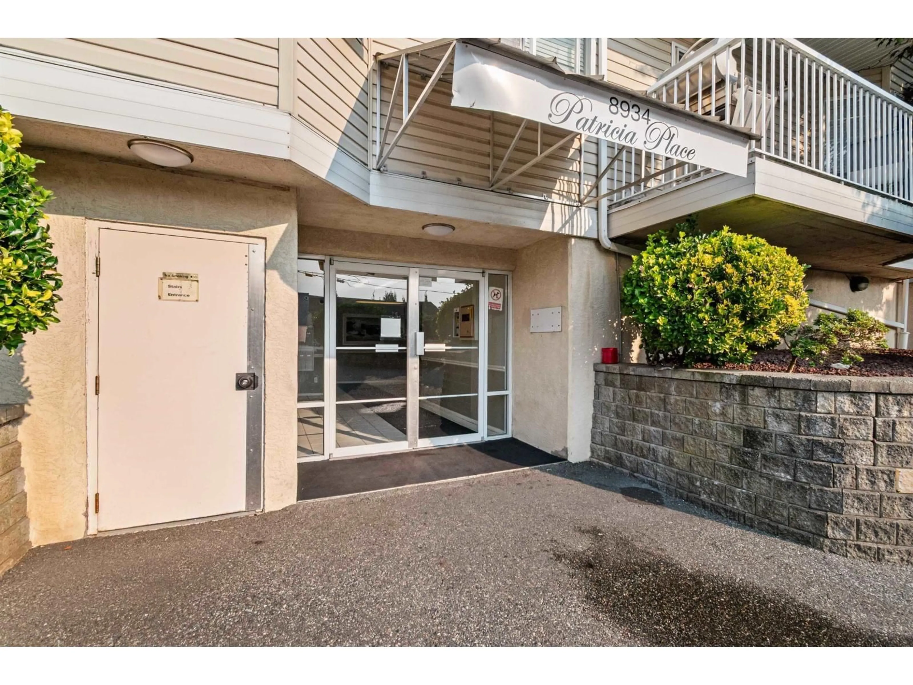 Indoor foyer for 103 - 8934 MARY STREET, Chilliwack British Columbia V2P4J3