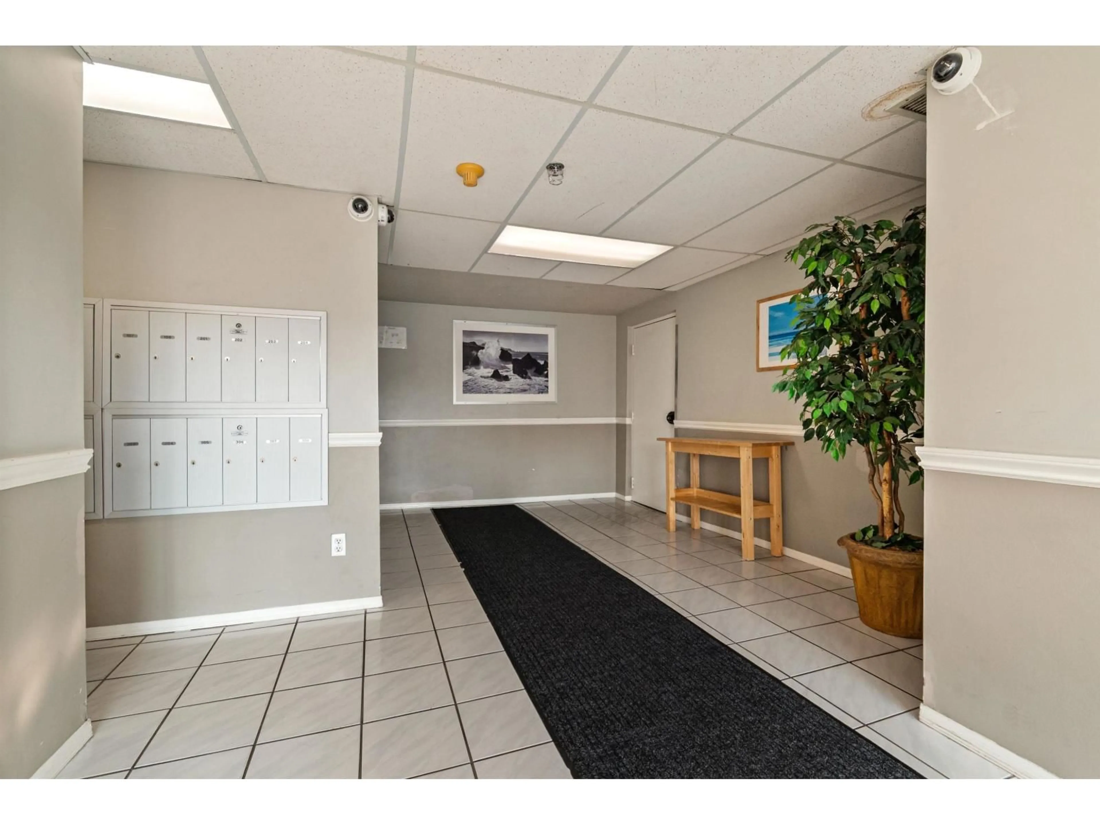 Indoor foyer for 103 - 8934 MARY STREET, Chilliwack British Columbia V2P4J3