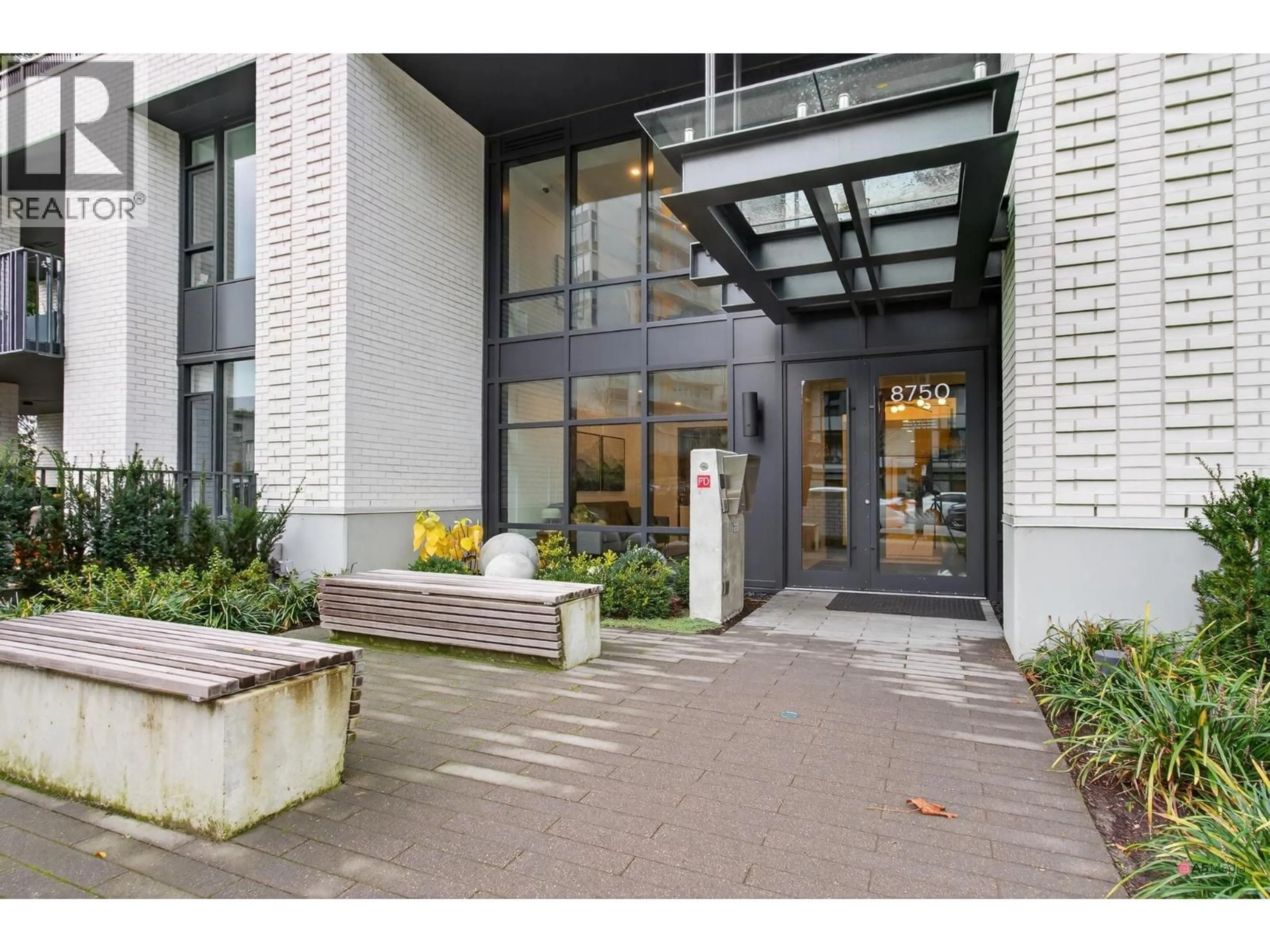 Indoor foyer for 702 - 8750 UNIVERSITY CRESCENT, Burnaby British Columbia V5A0G9