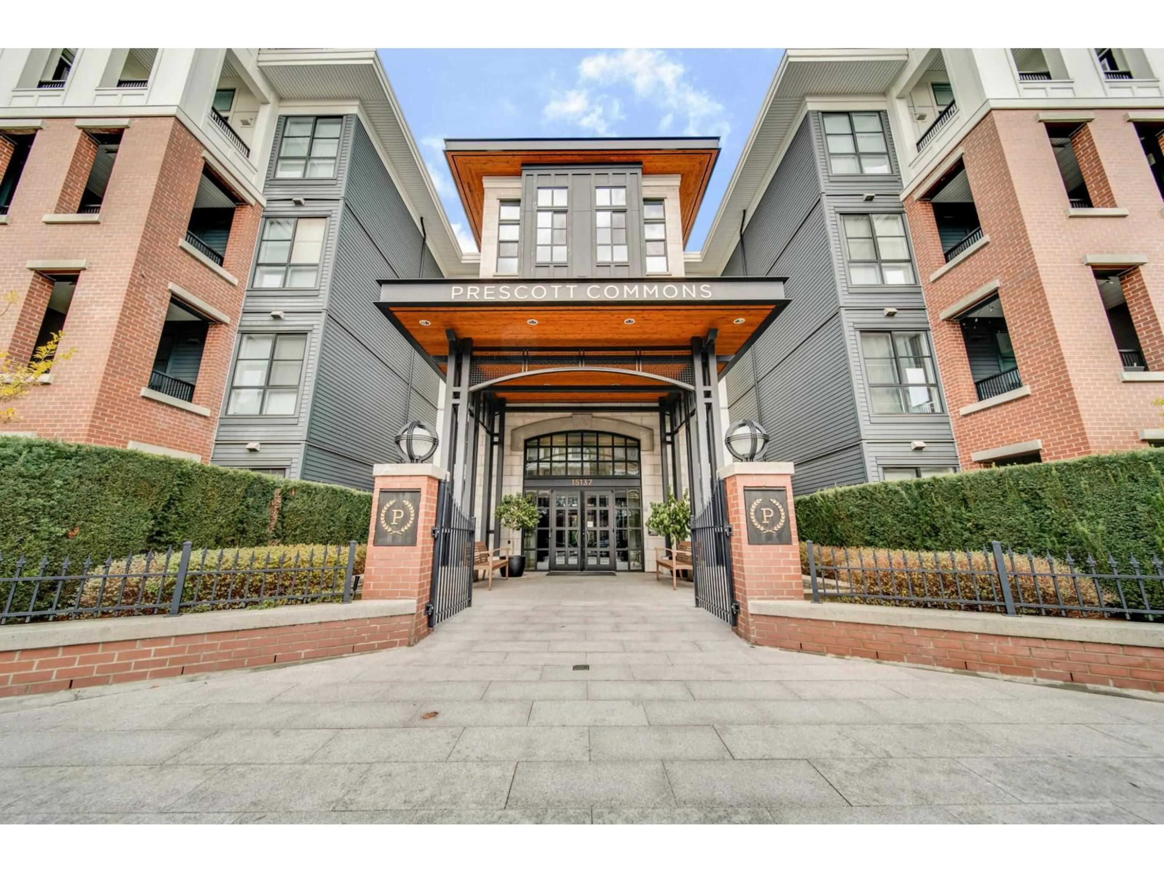 Indoor foyer for 320 - 15137 33, Surrey British Columbia V3Z0Y1