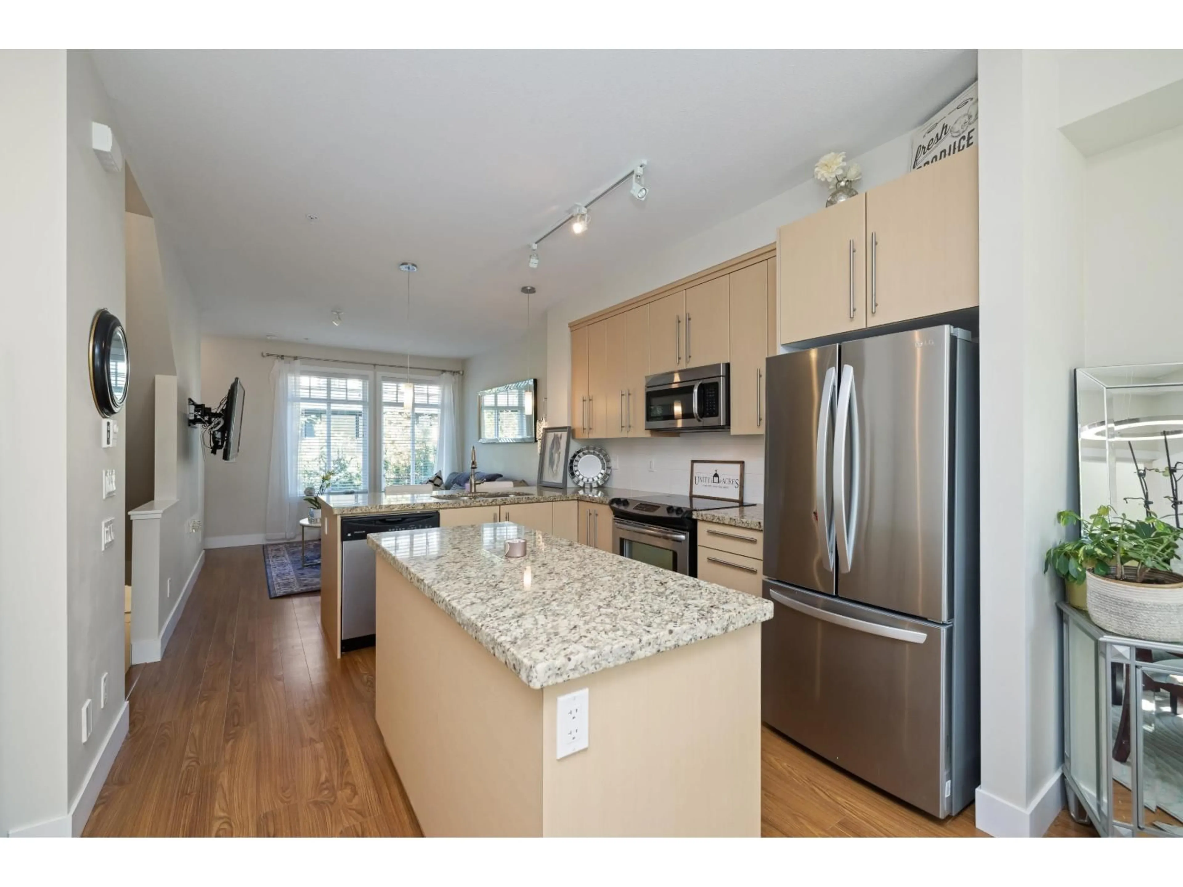 Open concept kitchen, wood/laminate floor for 95 - 8251 209B STREET, Langley British Columbia V2Y0J9