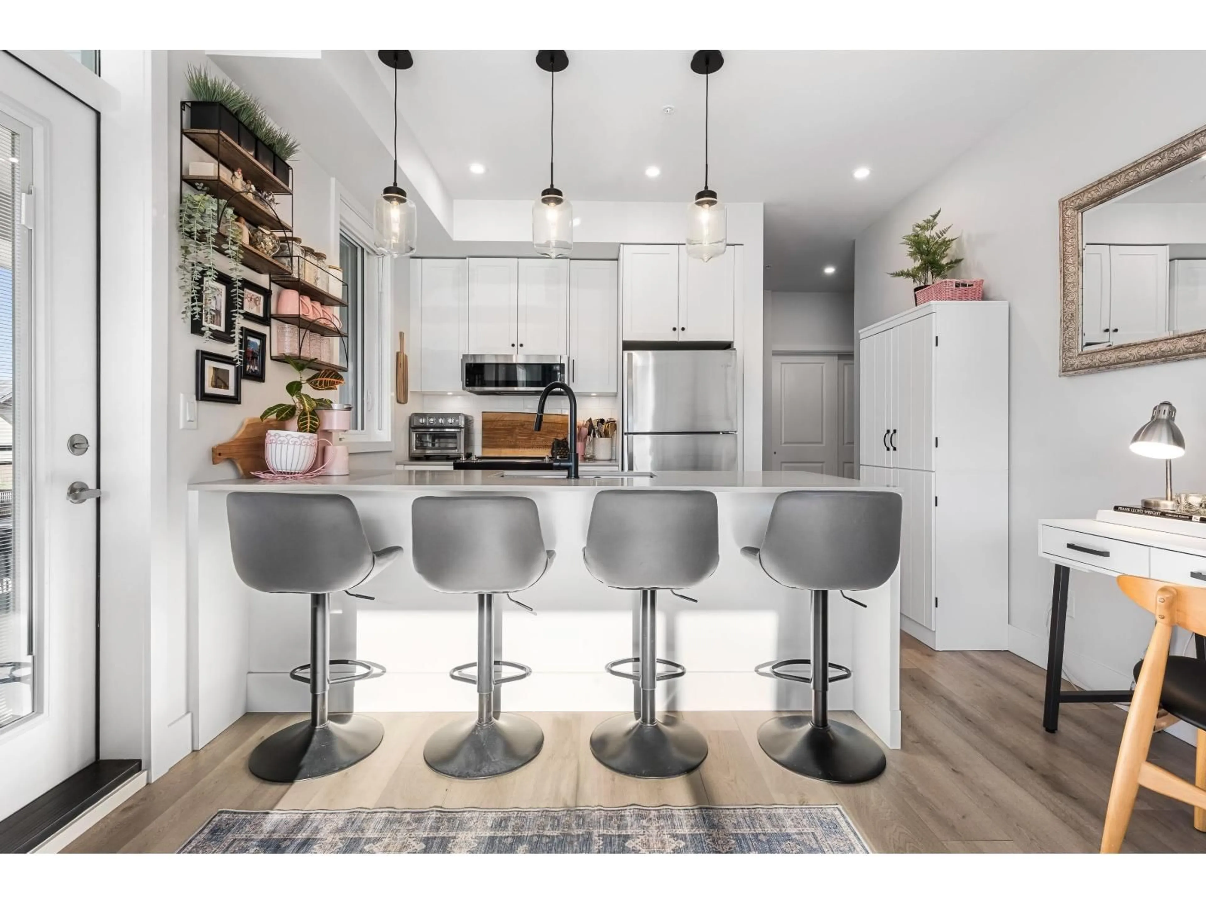 Open concept kitchen, unknown for 203 - 6045 CHILLIWACK RIVER ROAD, Chilliwack British Columbia V2R6L5