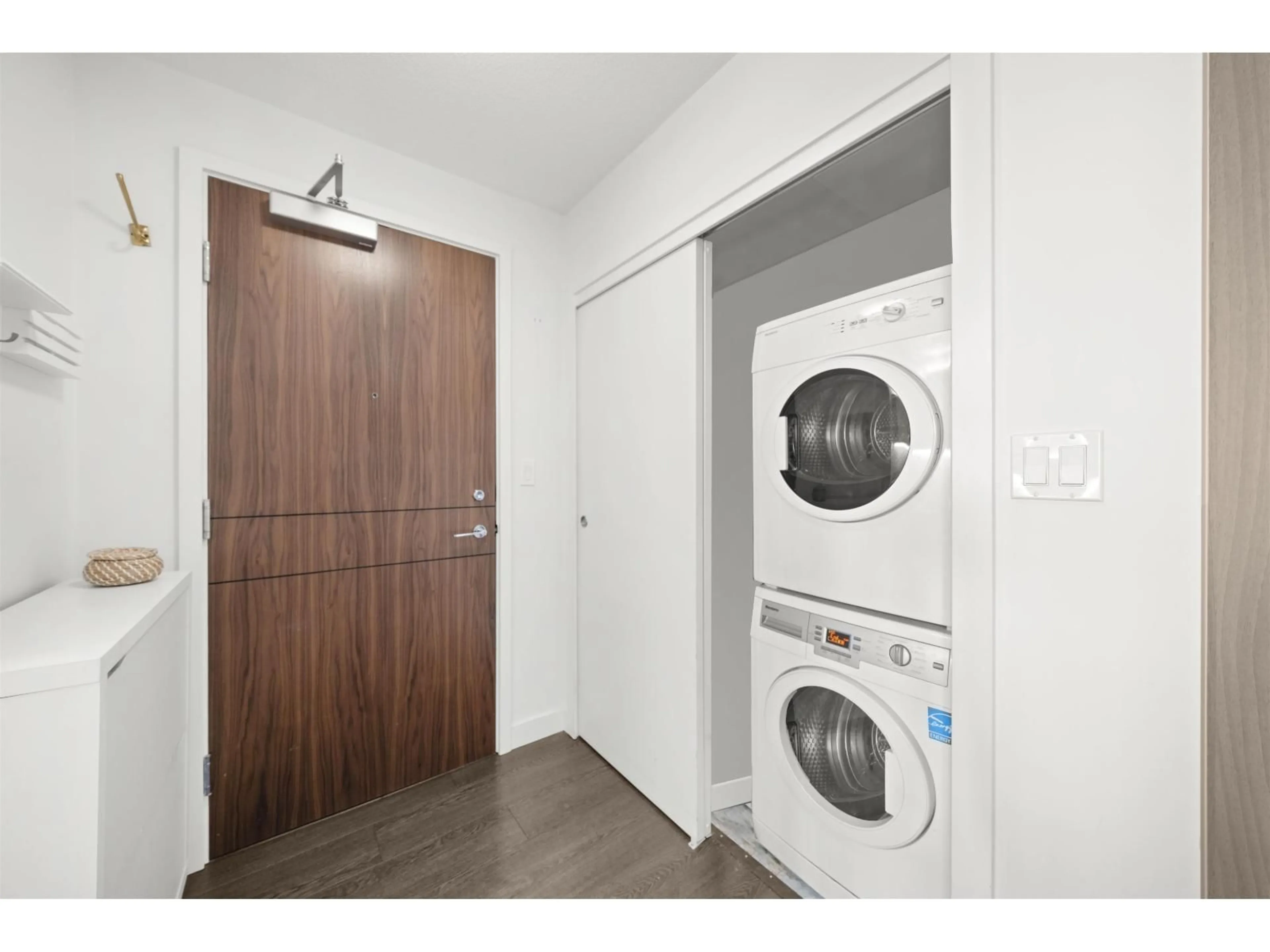 Laundry room for 1901 - 13696 100, Surrey British Columbia V3T0L5
