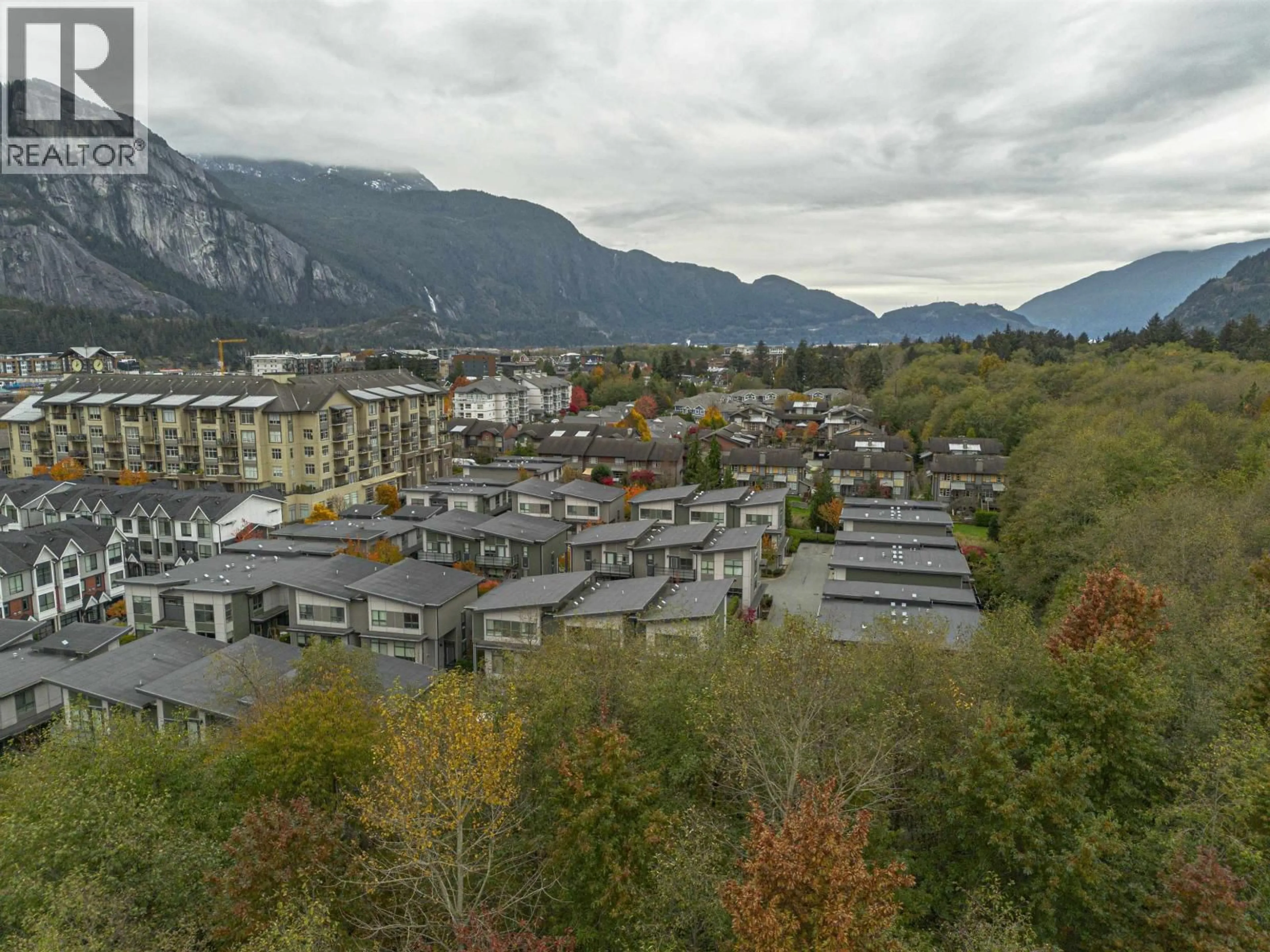 A pic from outside/outdoor area/front of a property/back of a property/a pic from drone, mountain view for 38358 SUMMITS VIEW DRIVE, Squamish British Columbia V8B0V9
