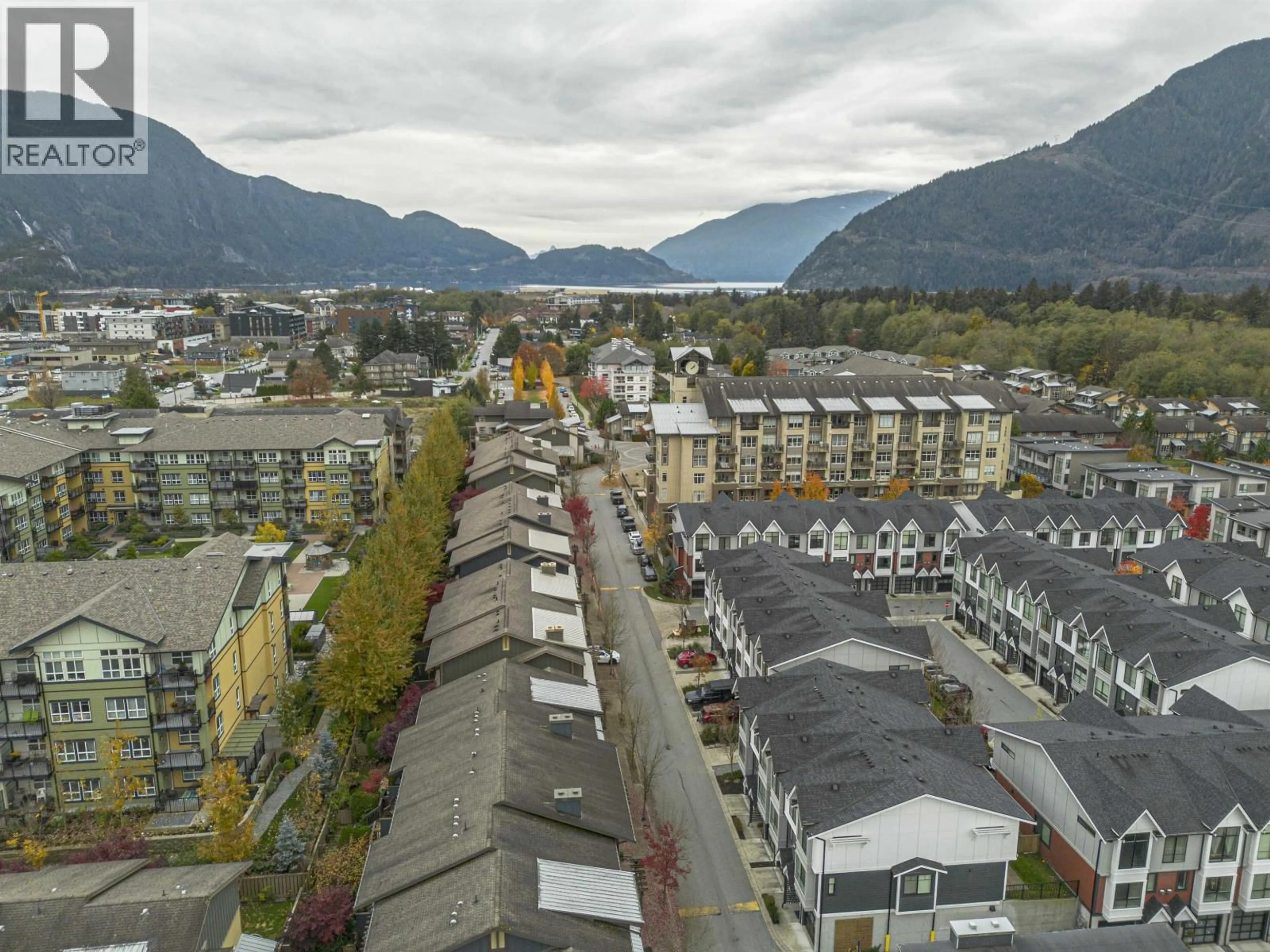 A pic from outside/outdoor area/front of a property/back of a property/a pic from drone, mountain view for 38358 SUMMITS VIEW DRIVE, Squamish British Columbia V8B0V9