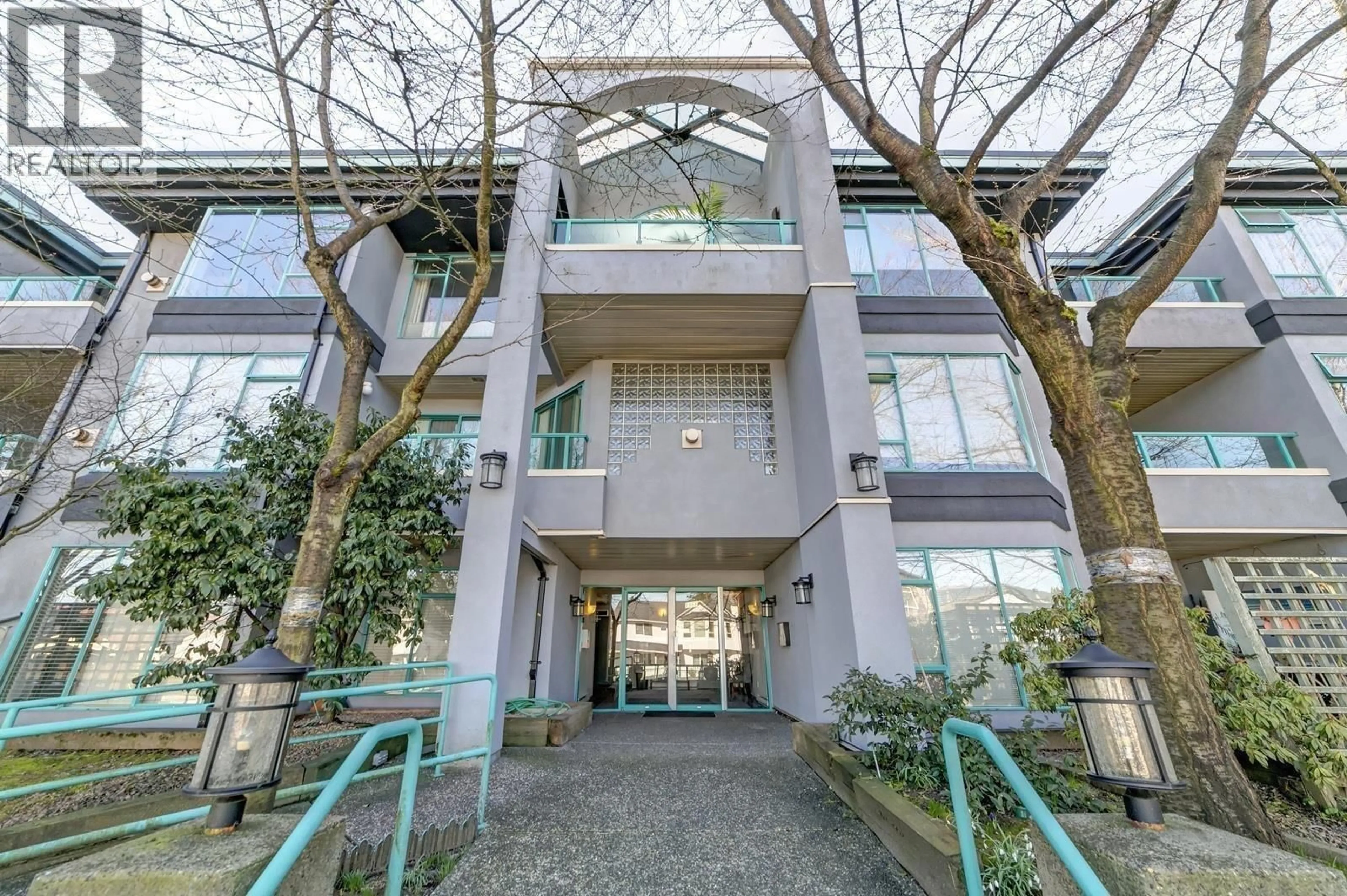 Indoor foyer for 112 - 1966 COQUITLAM AVENUE, Port Coquitlam British Columbia V3B7P8