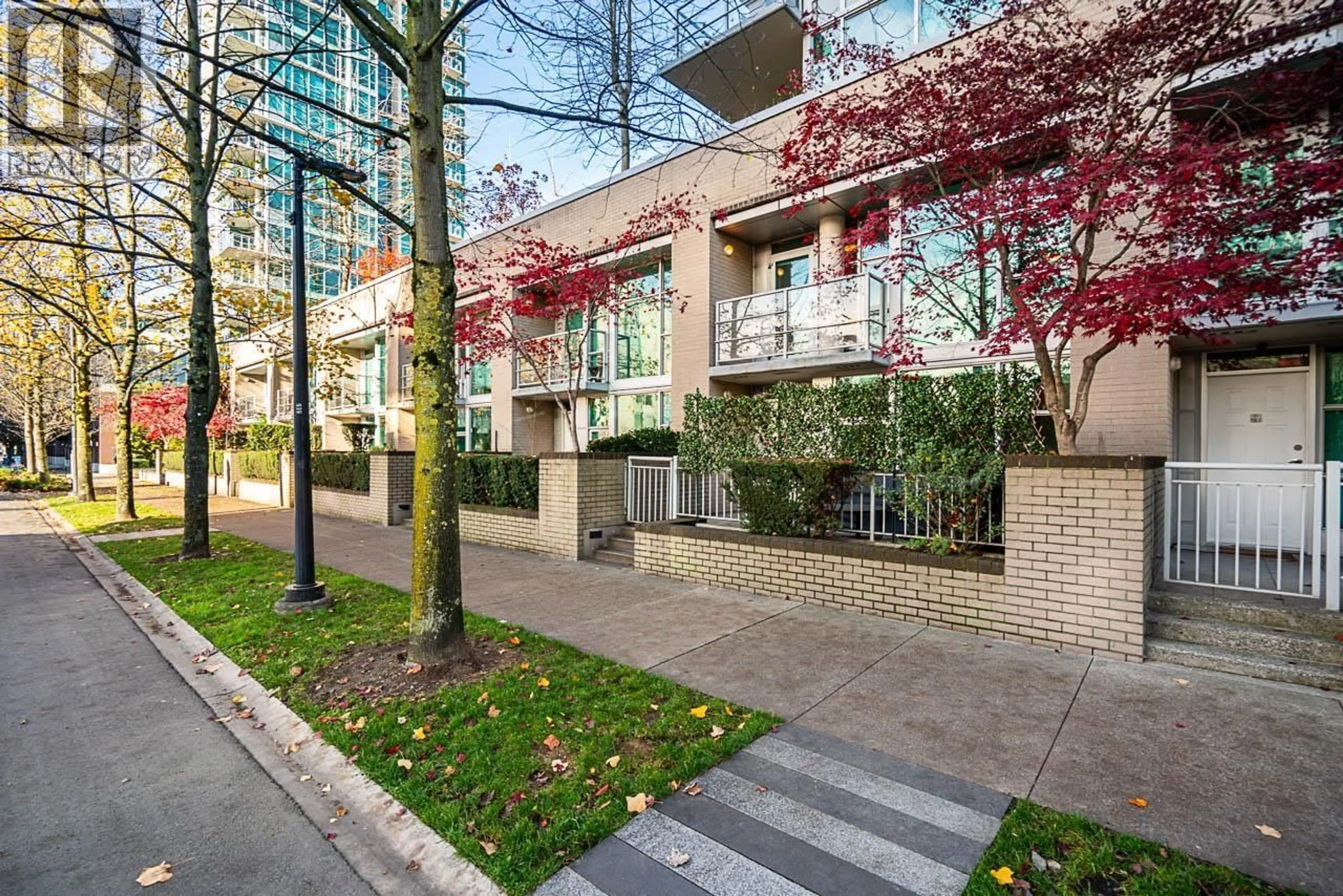 Patio, street for TH6 - 168 ESPLANADE AVENUE, North Vancouver British Columbia V7L4X8
