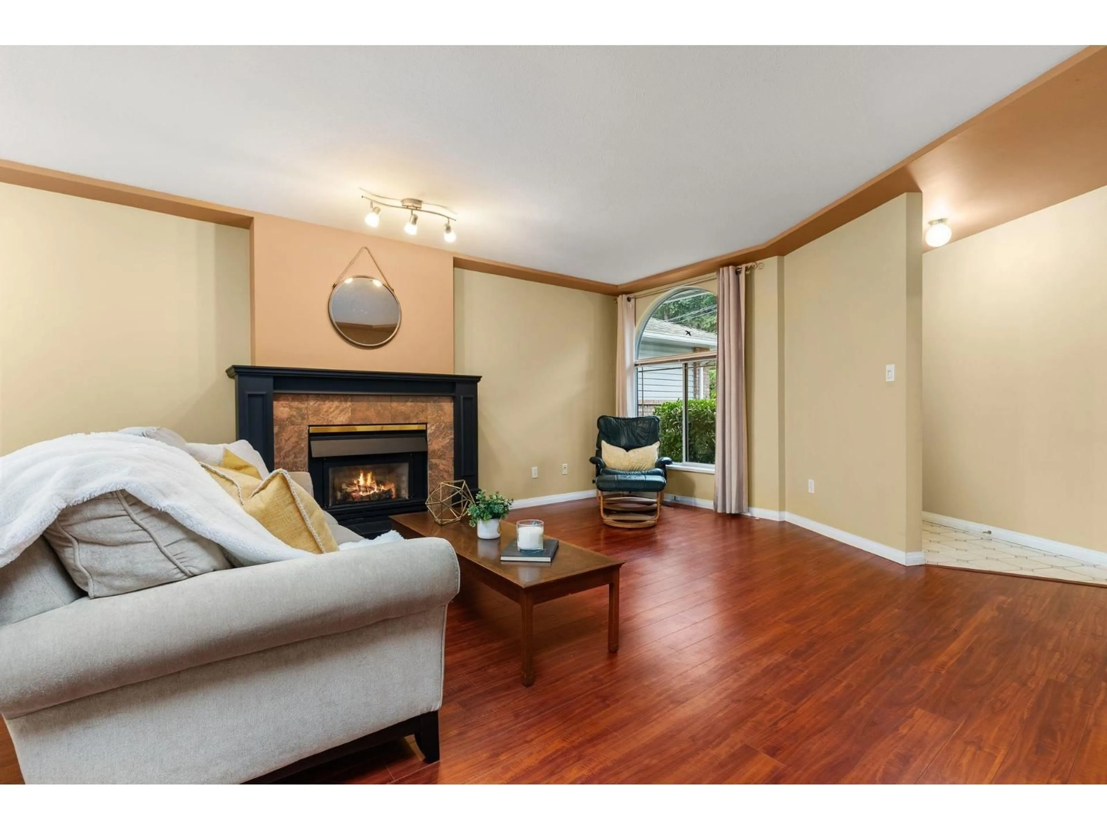Living room with furniture, wood/laminate floor for 121 - 12044 BOUNDARY DRIVE, Surrey British Columbia V3X2B4