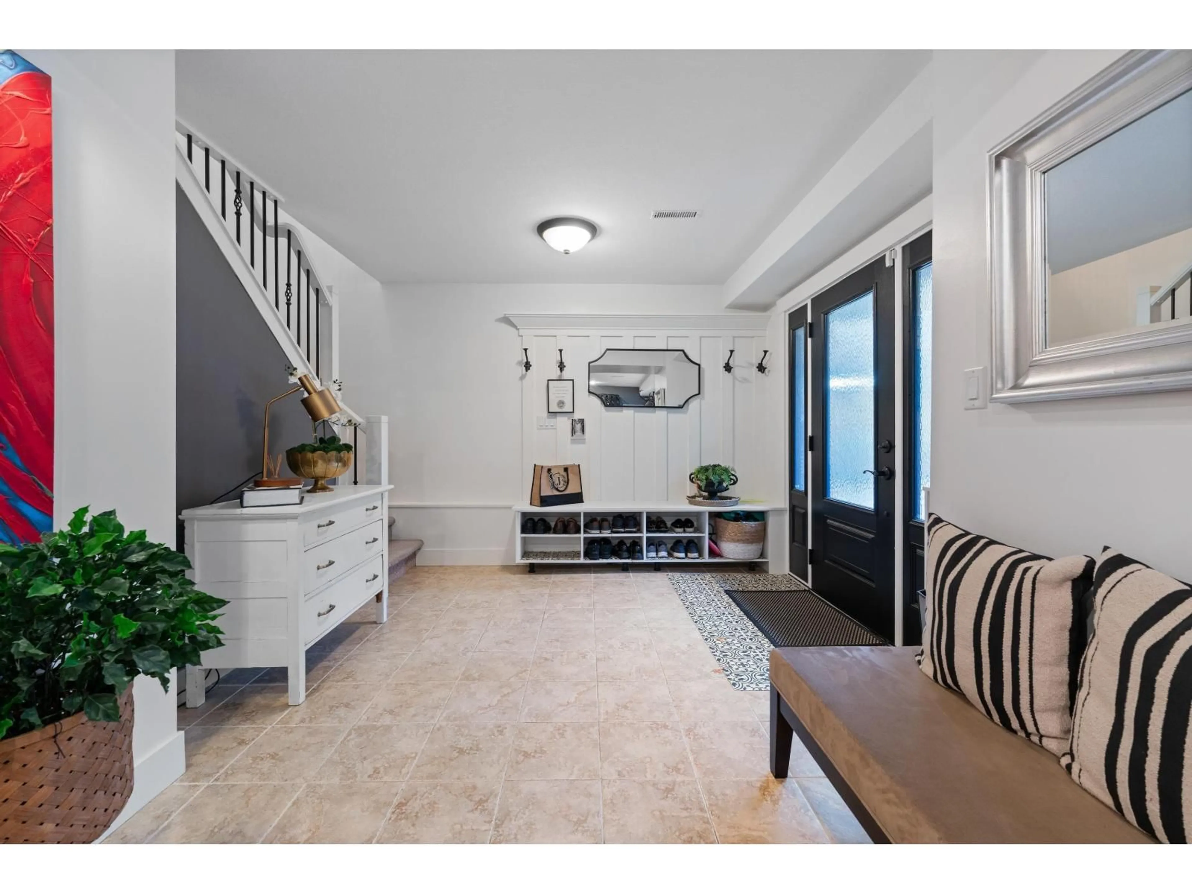 Indoor entryway for 12682 26, Surrey British Columbia V4A5R7