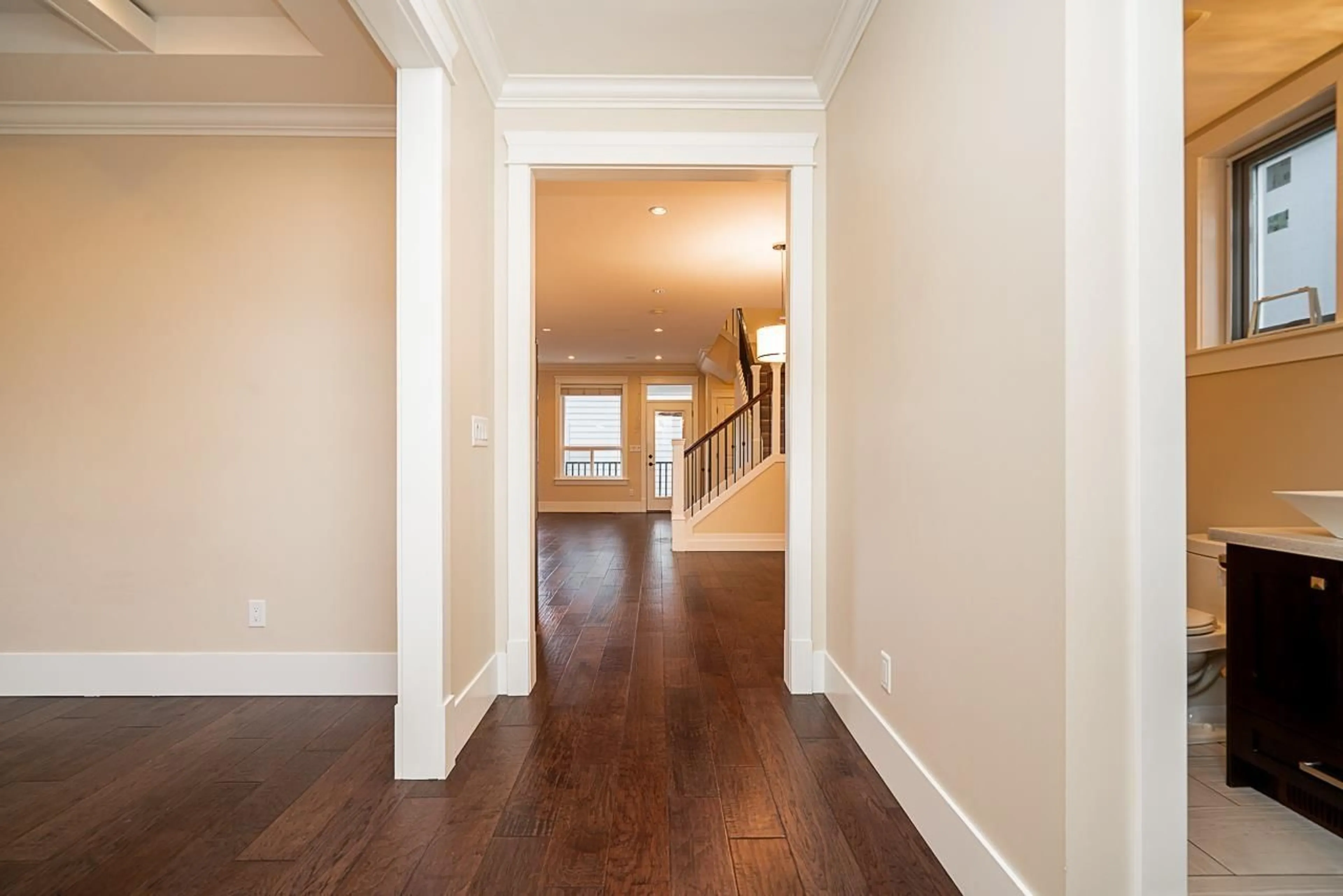 Indoor entryway for 7251 196 STREET, Surrey British Columbia V4N3E8