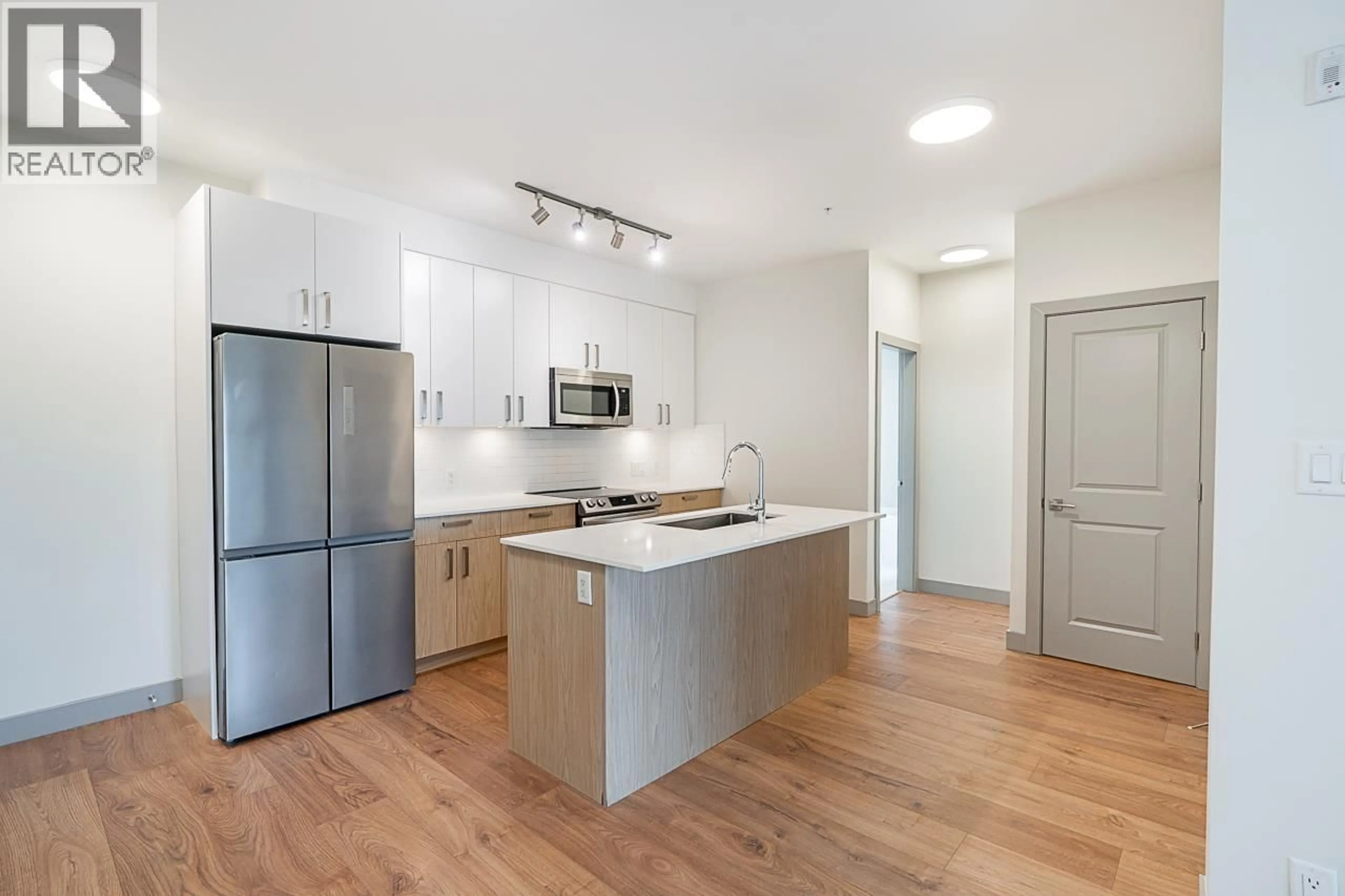 Unknown for 307 - 6968 ROYAL OAK AVENUE, Burnaby British Columbia V5J4J2