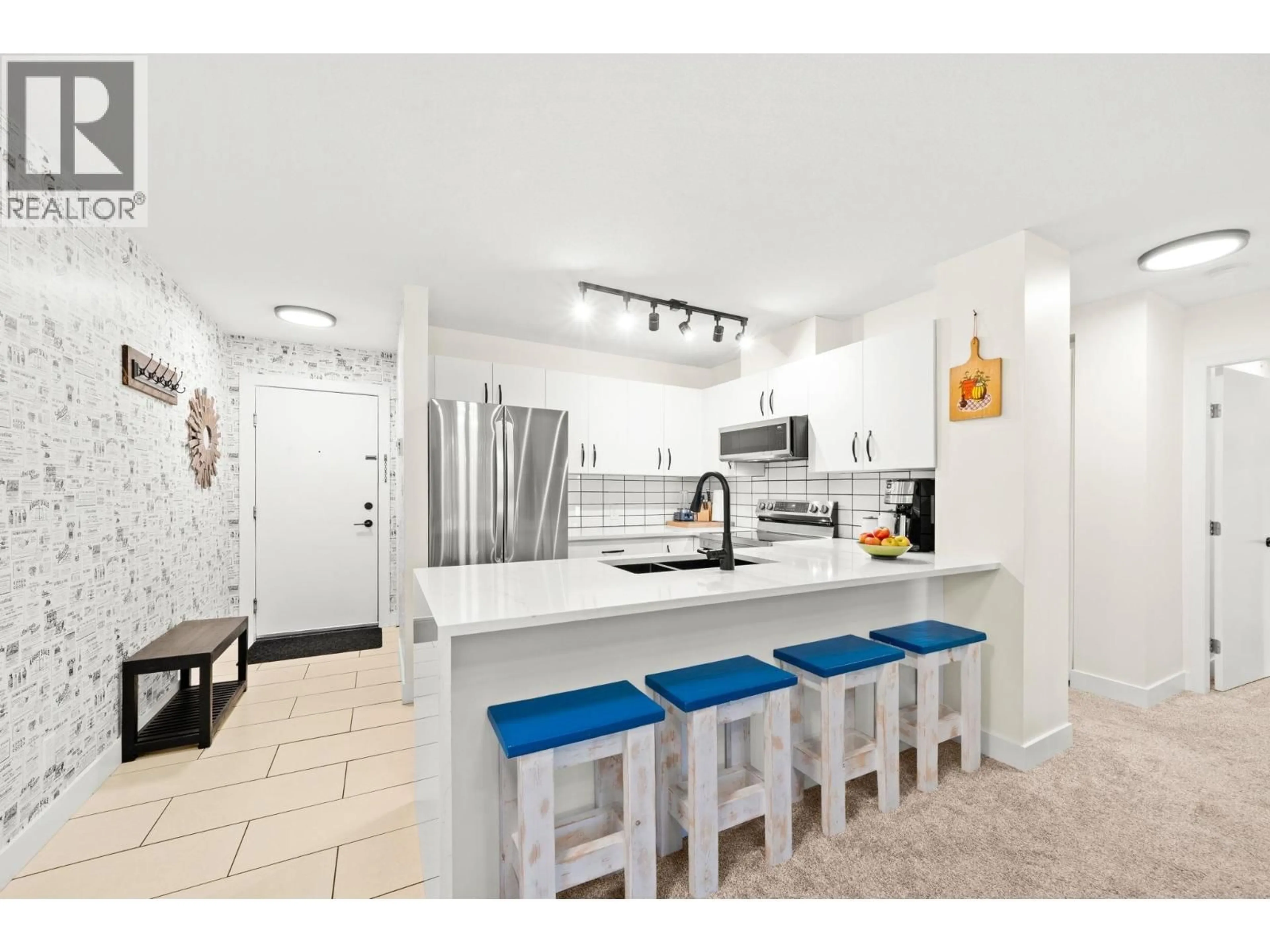 Open concept kitchen, ceramic/tile floor for 408 - 11667 HANEY, Maple Ridge British Columbia V2X8W9