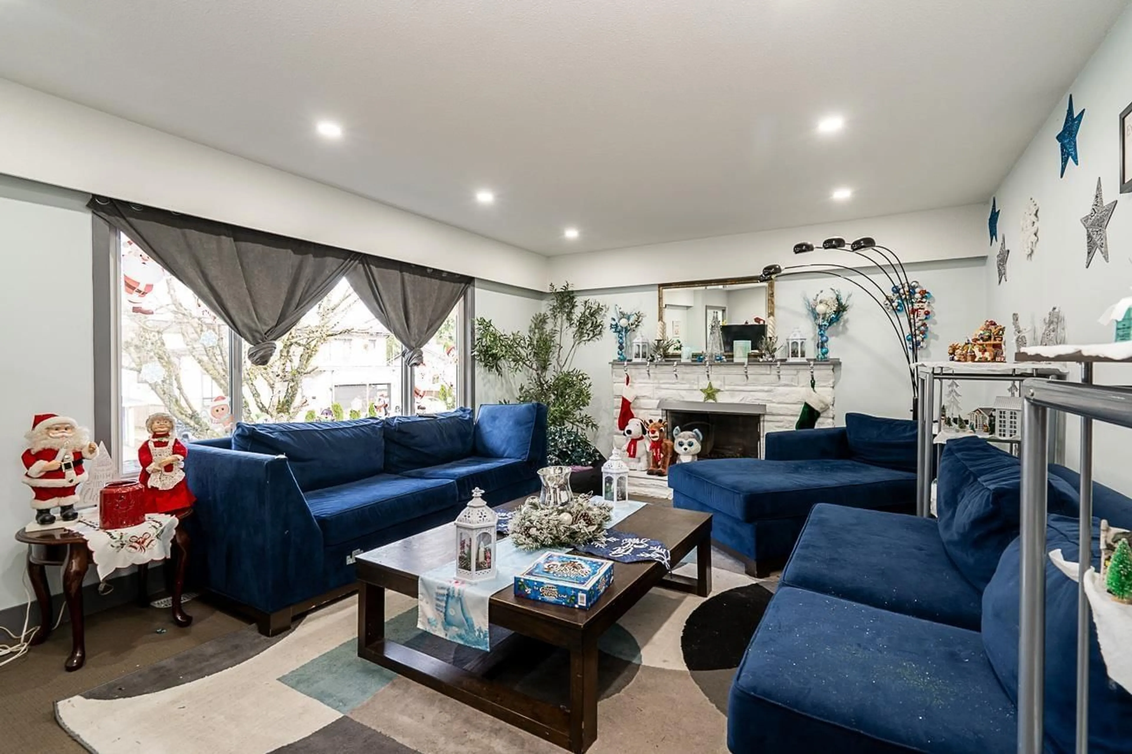 Living room with furniture, unknown for 10830 85A AVENUE, Delta British Columbia V4C2V3