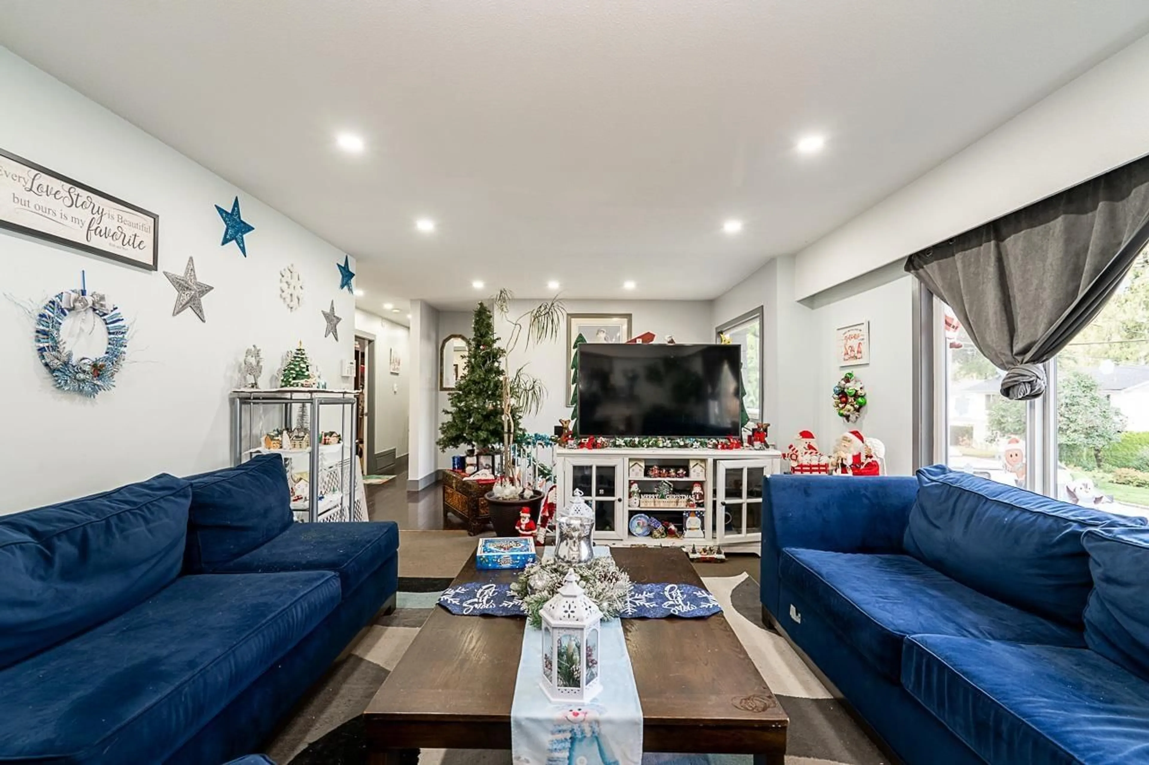 Living room with furniture, unknown for 10830 85A AVENUE, Delta British Columbia V4C2V3