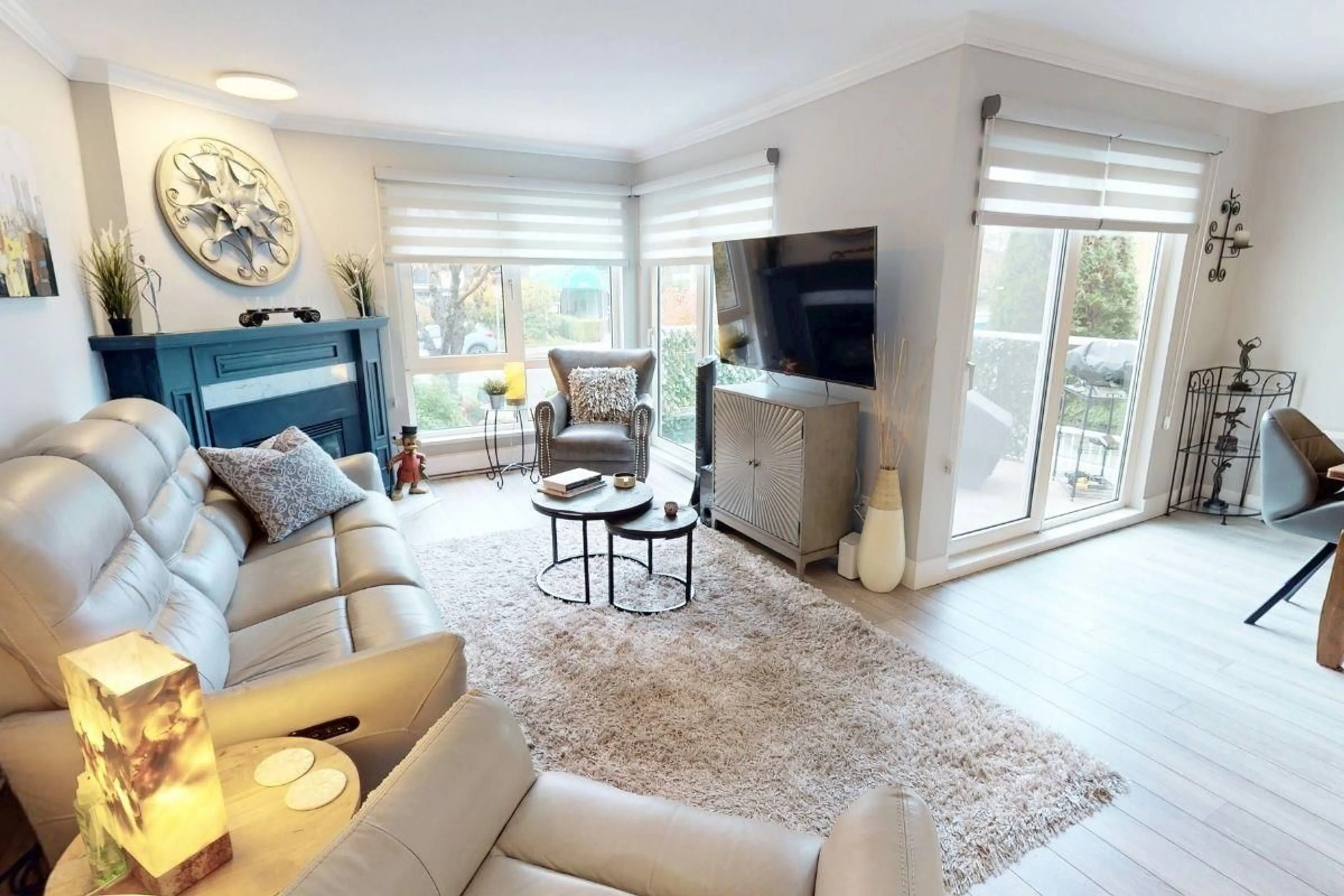 Living room with furniture, unknown for 5 - 1508 BLACKWOOD STREET, White Rock British Columbia V4B3V4