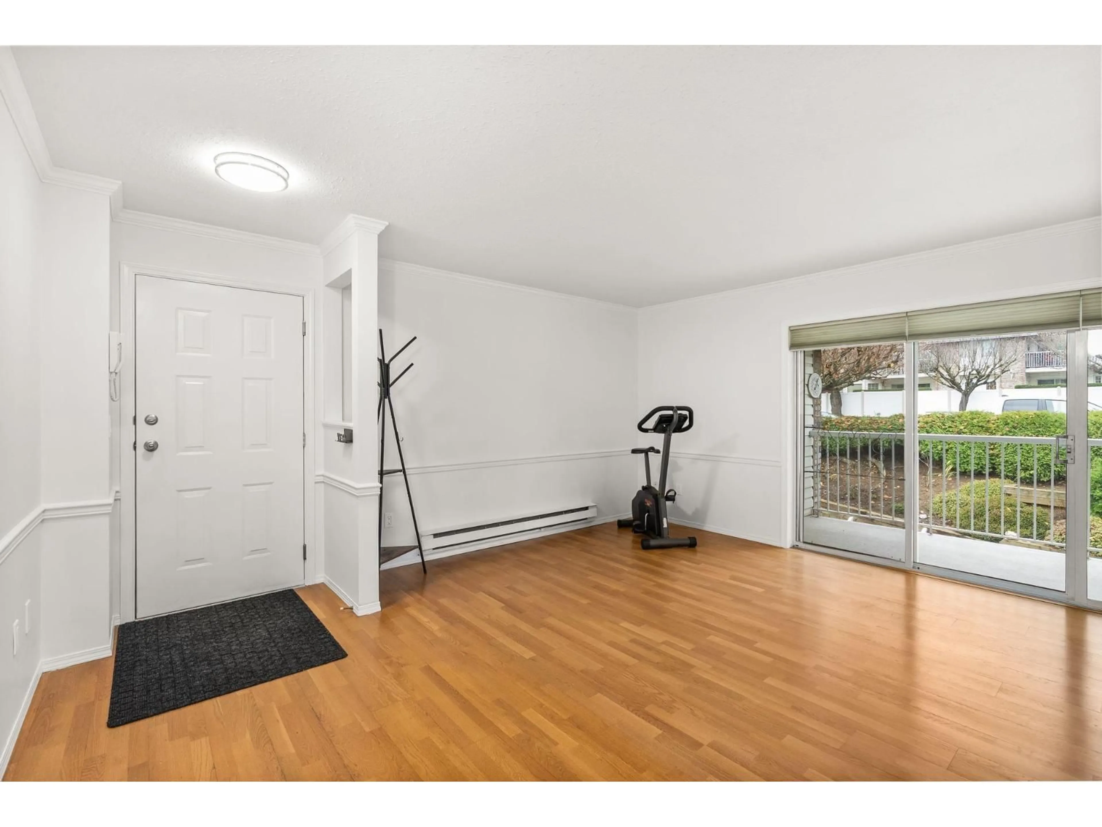 Indoor entryway for 36 - 2938 TRAFALGAR STREET, Abbotsford British Columbia V2S7X5