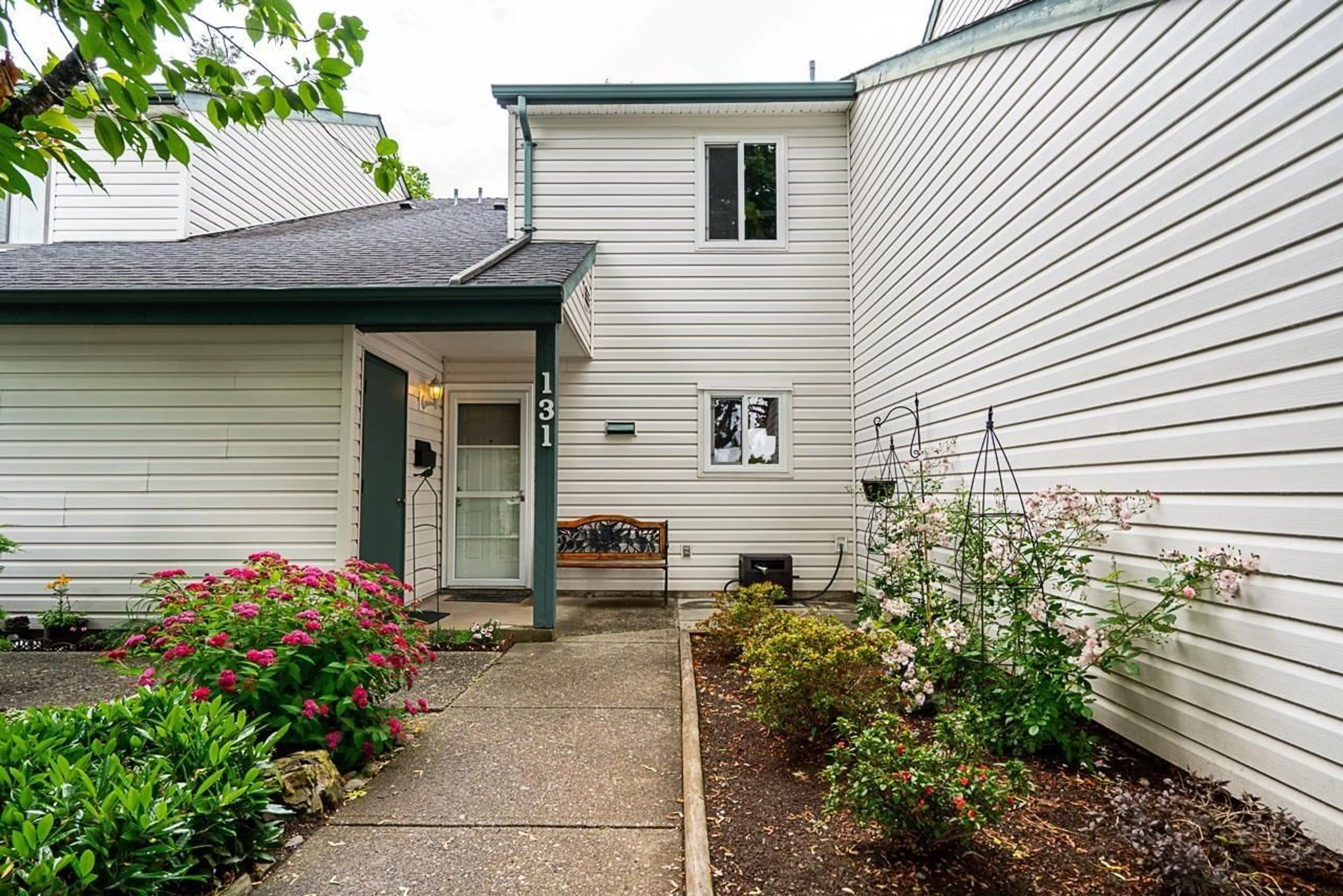 Patio, street for 131 - 13710 67 AVENUE, Surrey British Columbia V3W6X6