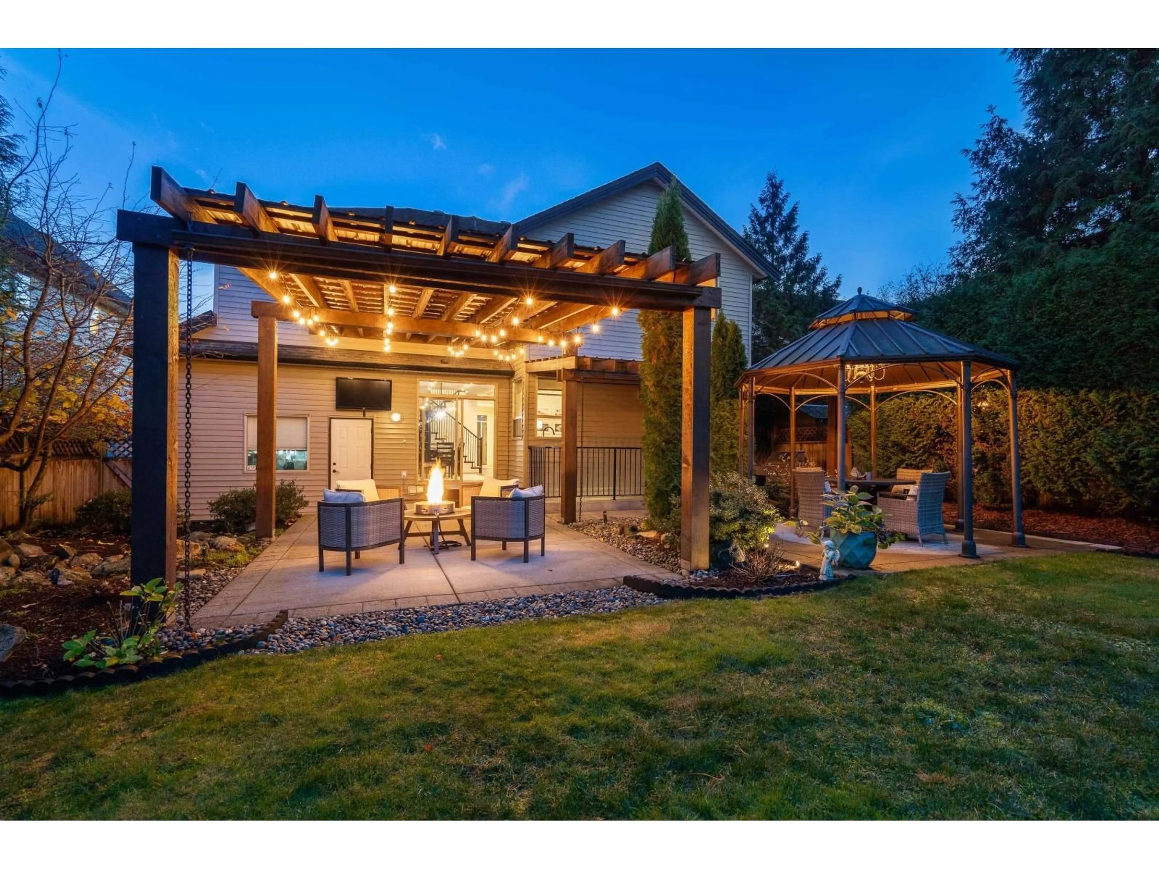 Patio, unknown for 19689 70 AVENUE, Langley British Columbia V2Y3E8