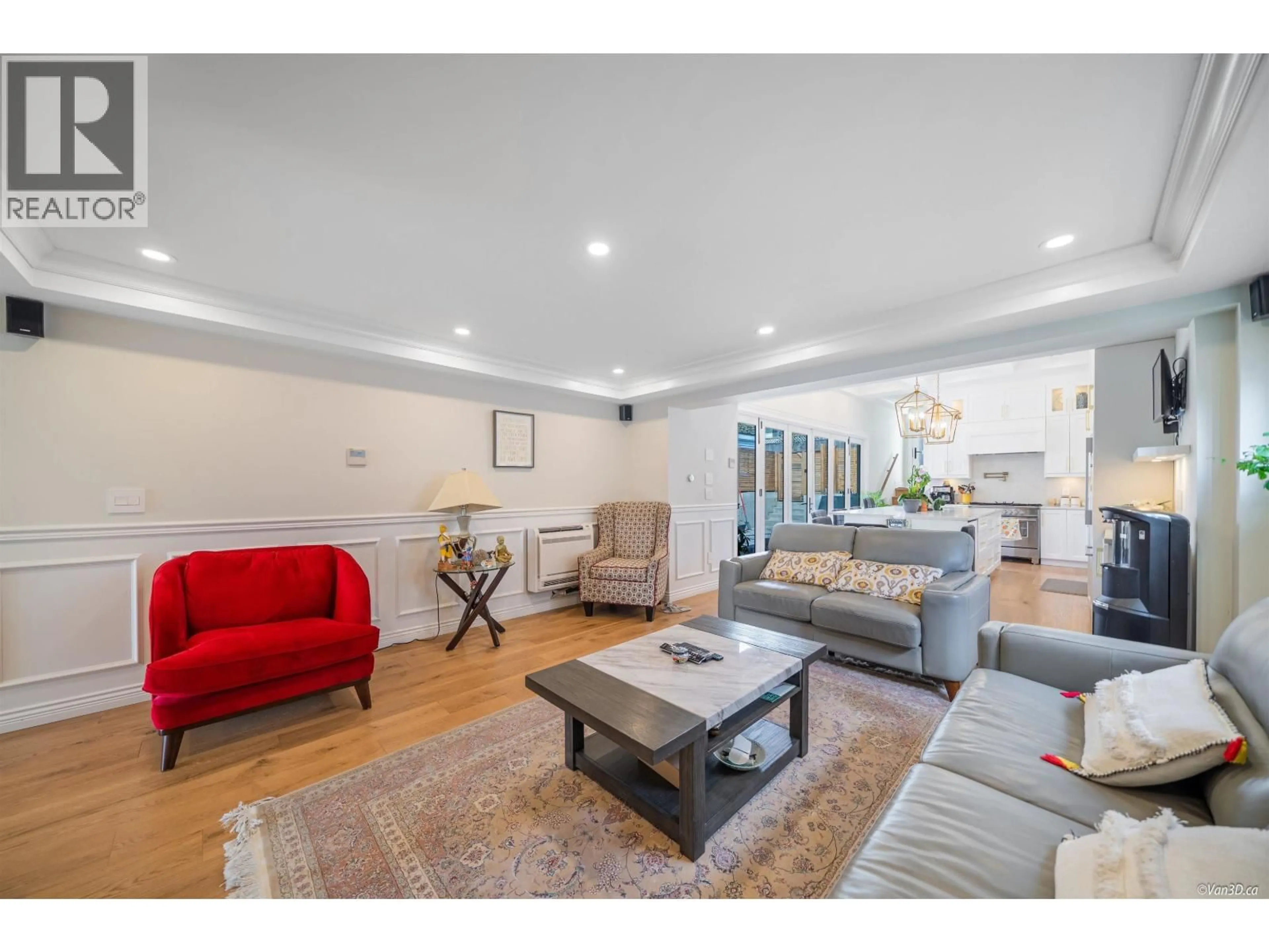 Living room with furniture, unknown for 1407 SIXTH AVENUE, New Westminster British Columbia V3M2C5