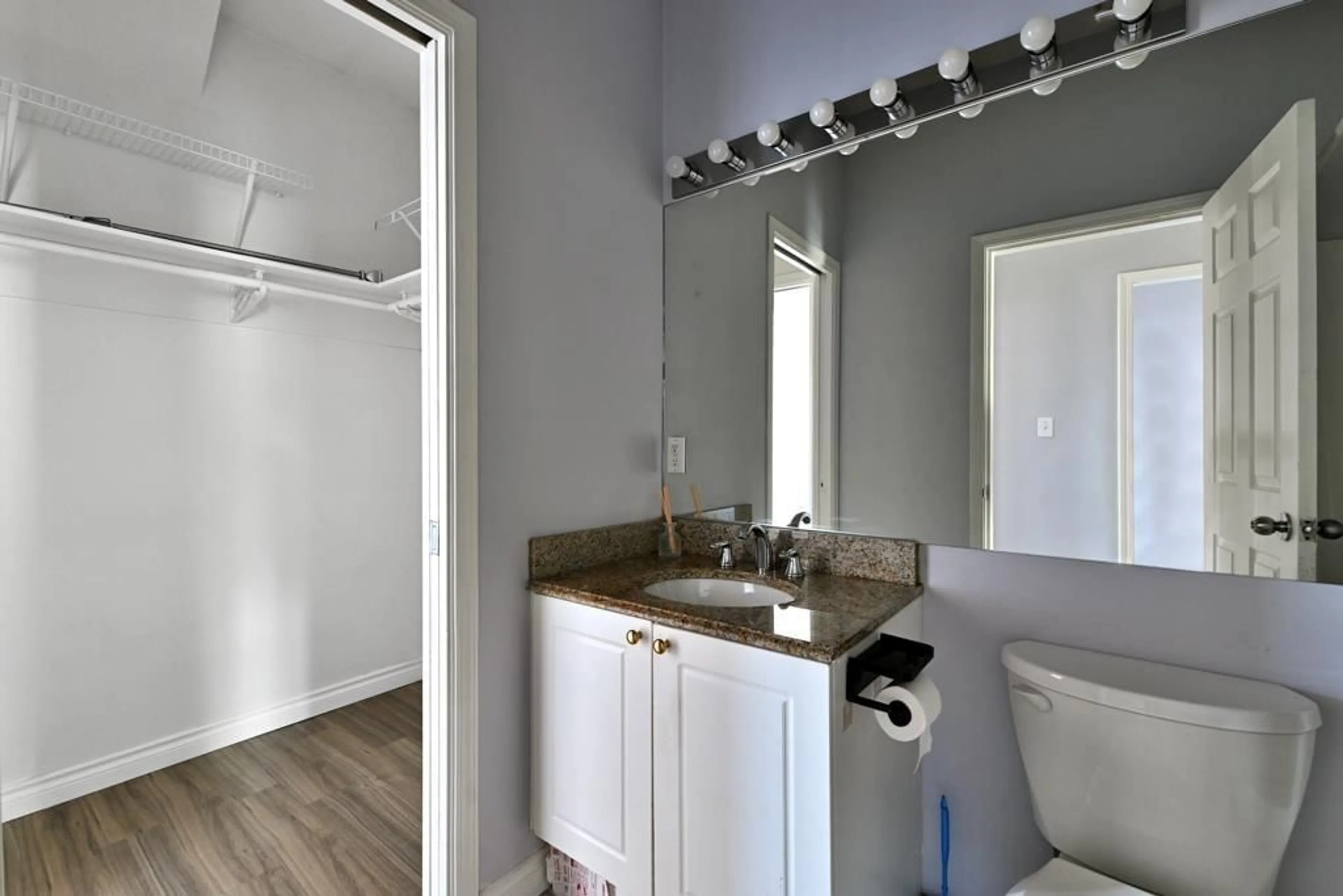 Standard bathroom, ceramic/tile floor for 201 - 19897 56 AVENUE, Langley British Columbia V3A3Y1