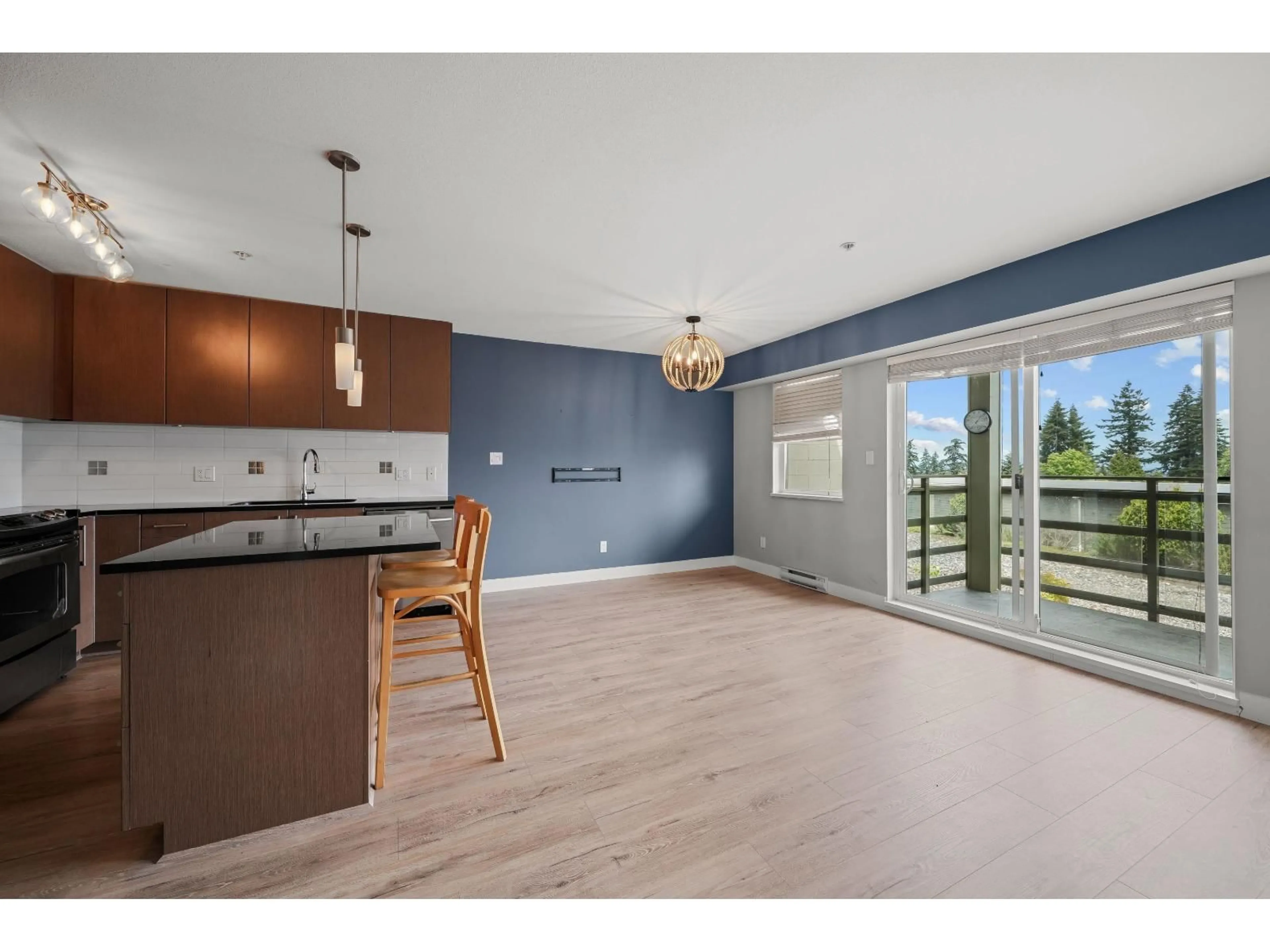 Open concept kitchen, wood/laminate floor for 313 - 15745 CROYDON DRIVE, Surrey British Columbia V3Z2L5