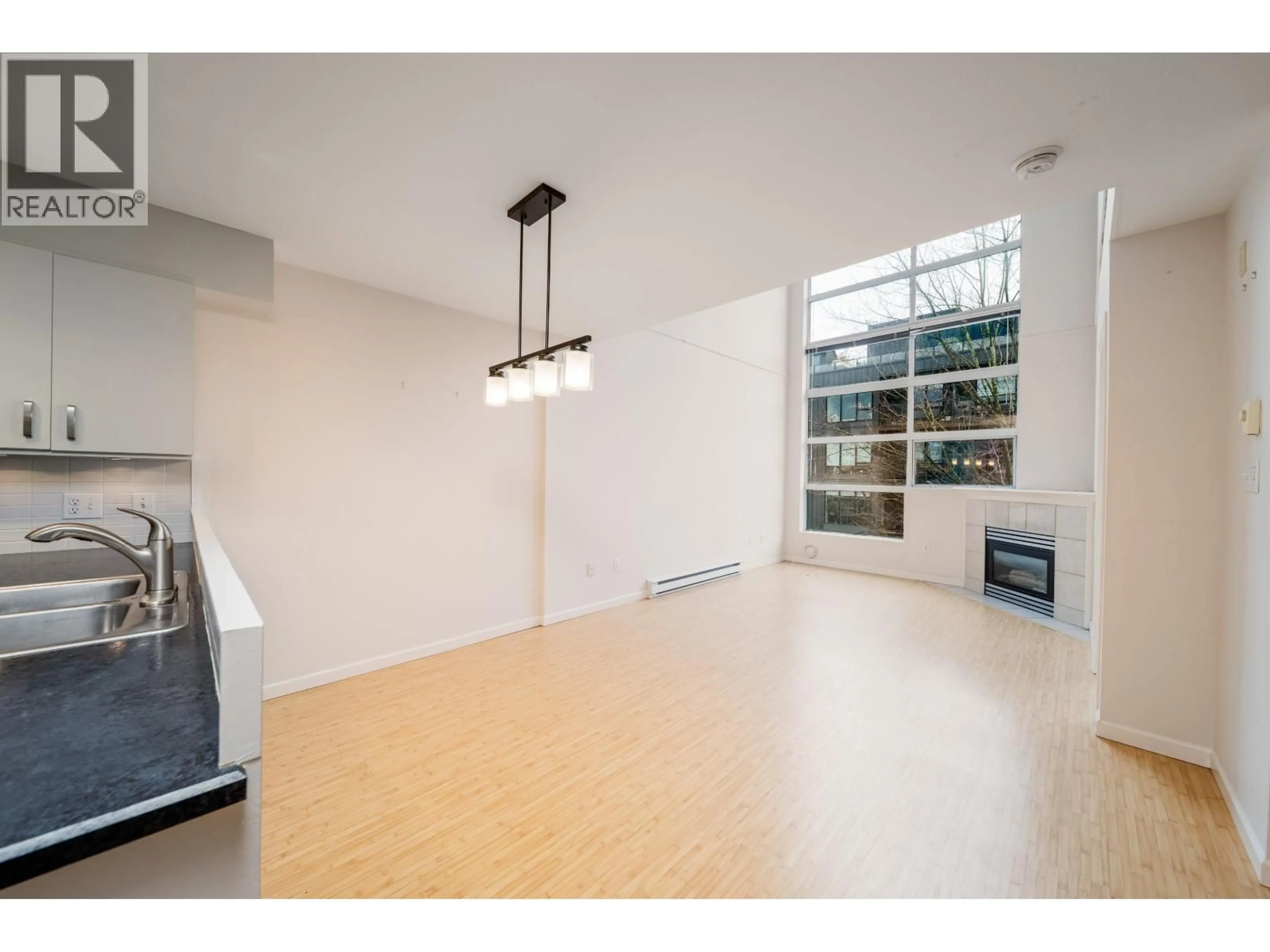 Unknown for 307 - 418 BROADWAY, Vancouver British Columbia V5T1X2