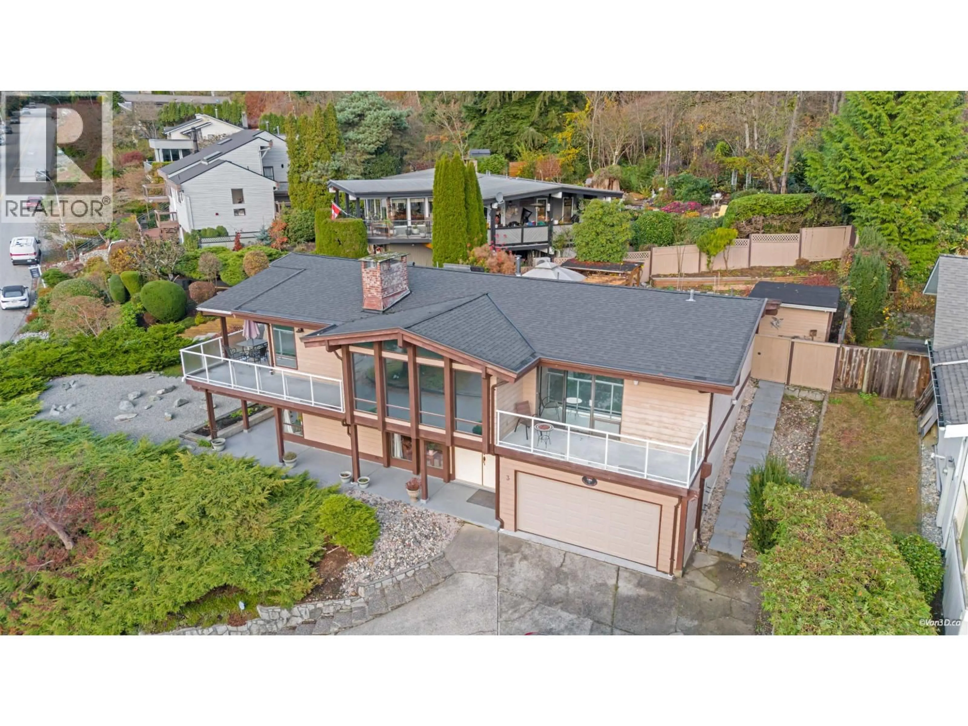 A pic from outside/outdoor area/front of a property/back of a property/a pic from drone, unknown for 3 CRAWFORD BAY, Port Moody British Columbia V3H3N3