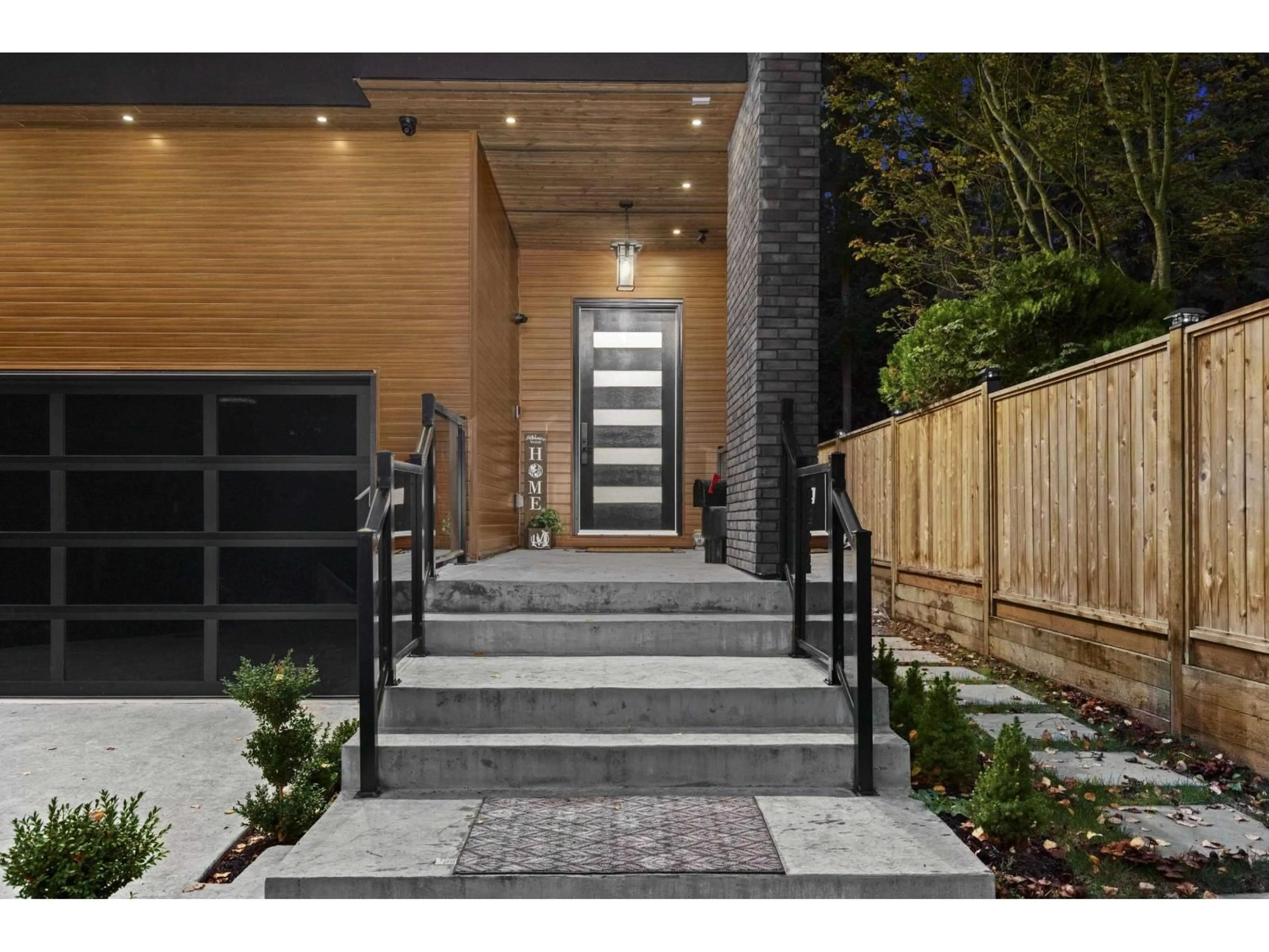 Indoor entryway for 5673 FAIRLIGHT CRESCENT, Delta British Columbia V4E1B3