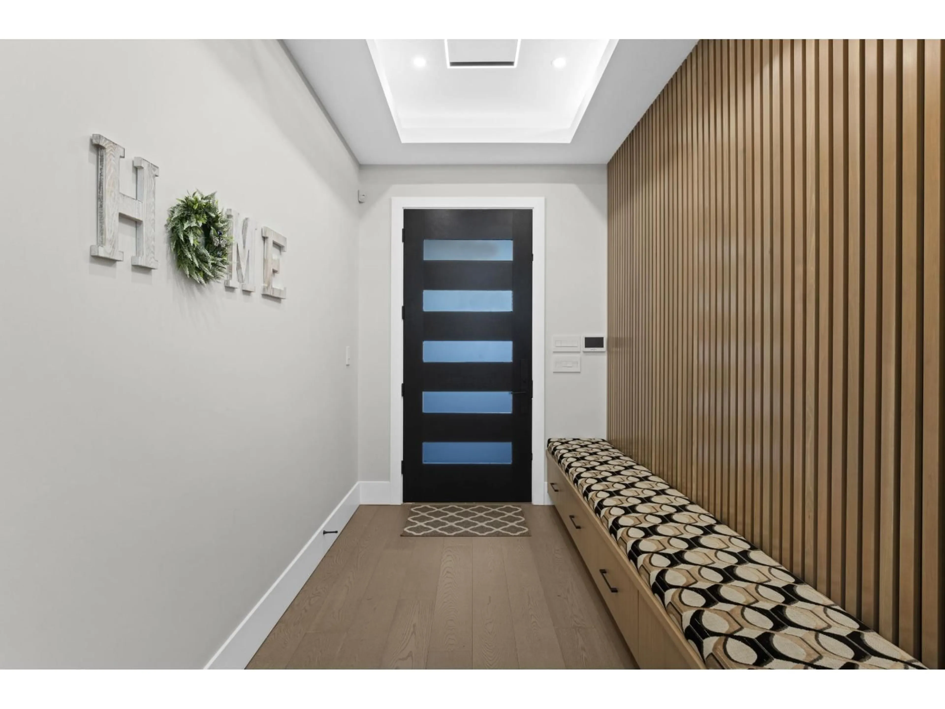 Indoor entryway for 5673 FAIRLIGHT CRESCENT, Delta British Columbia V4E1B3